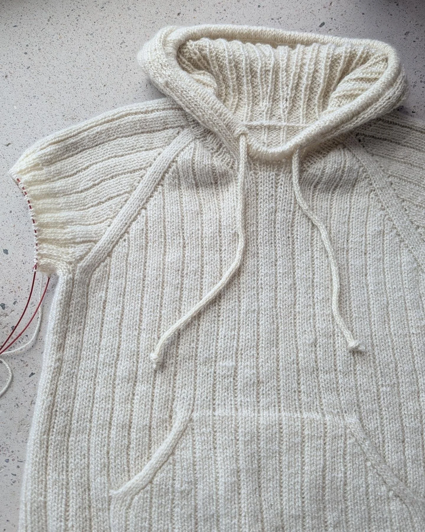 I have a few designs on-going. This is one of them. The Ribbed Hoodie is what the name tells you. It's a ribbed hoodie 🤓. It has a tighter fit than most of my designs and is knit in the epic un-dyed, soft &amp; shiny wool from @woolbyannie 🐑

Since