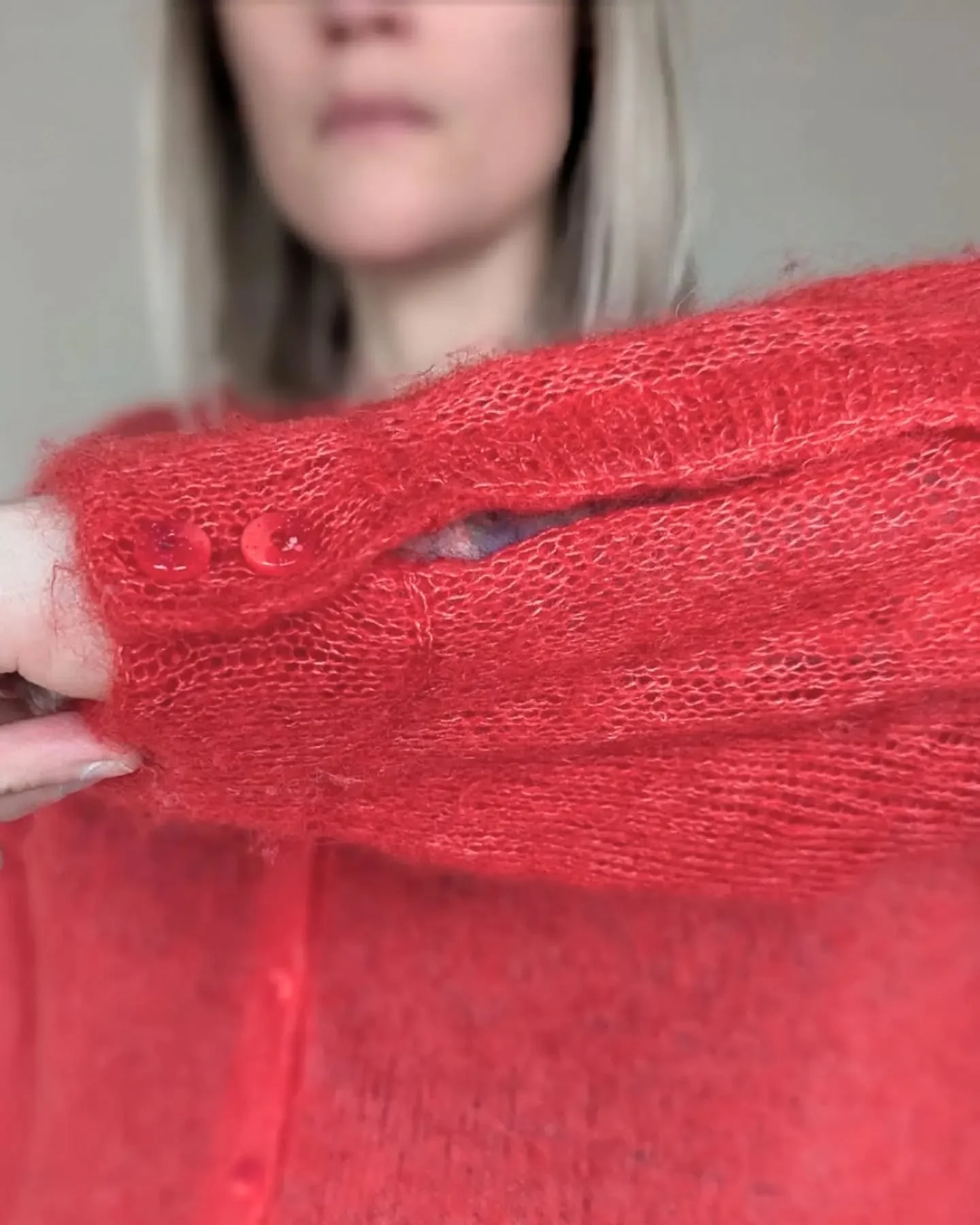 A knitted shirt made to look like a sewn shirt. A technically challenging but fun knit. A pattern makers dream ❤️

Make #thenotoriousshirt this summer! I will make a pearl white version in alpacka silk. If you want to KAL, just let me know!

#notorio