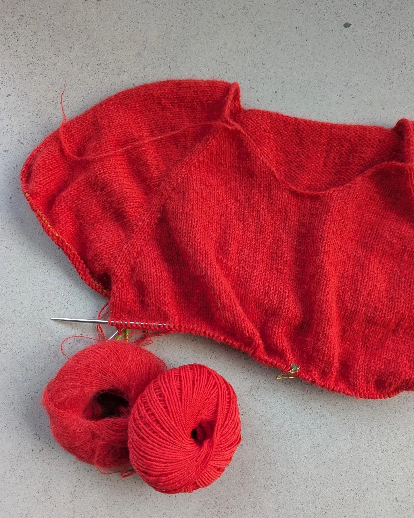 My most classic hoodie design The Other Hoodie in Luxury Soft Merino &amp; Halo Brushed Alpaca from @kaosyarn ❤️ 

#notorious_knitter
#knityourstyle
#contemporaryknitwear 
#knittedhoodie 
#knittedstreetwear