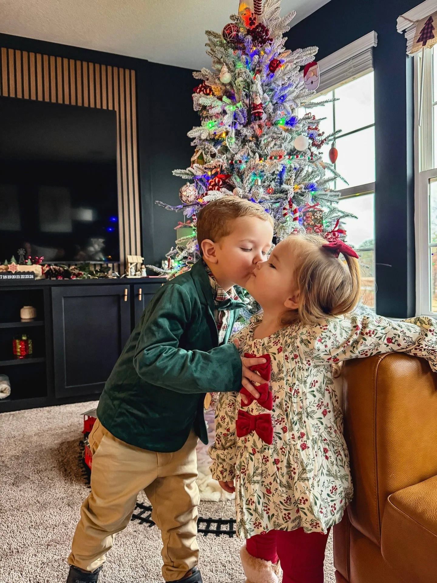 Merry Christmas from my family to yours 🎄✨

#elitespaces #merrychristmas #christmaseve