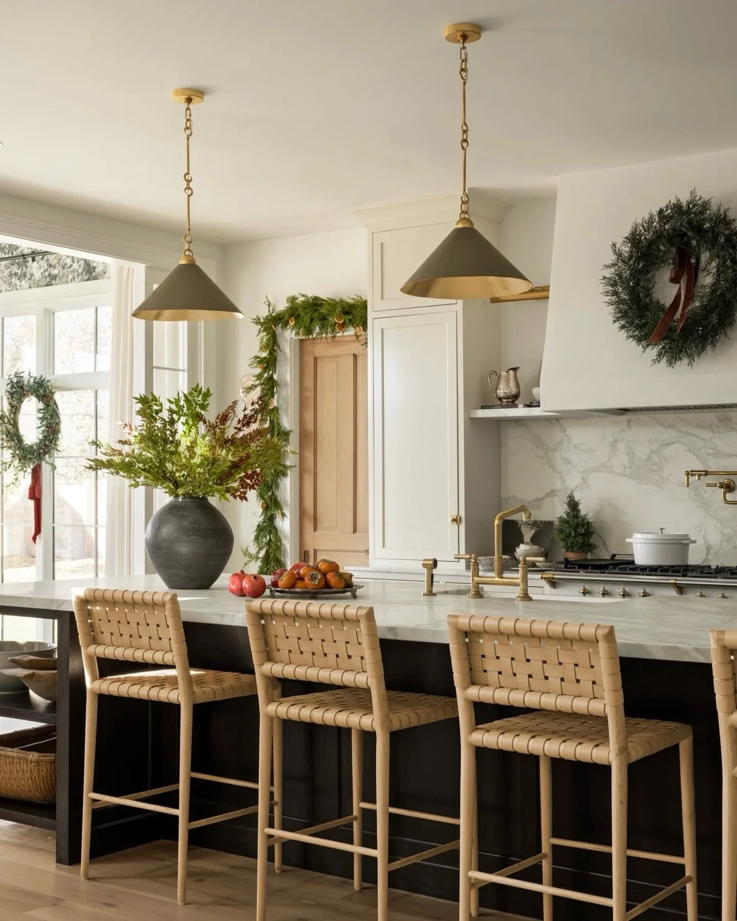 Okay but real talk 🎄✨
When do you take your Christmas decor down?

&bull; December 26 and you&rsquo;re DONE
&bull; Sometime after New Year&rsquo;s
&bull; When the Valentine&rsquo;s decor shows up
&bull; Never, because twinkle lights are a lifestyle
