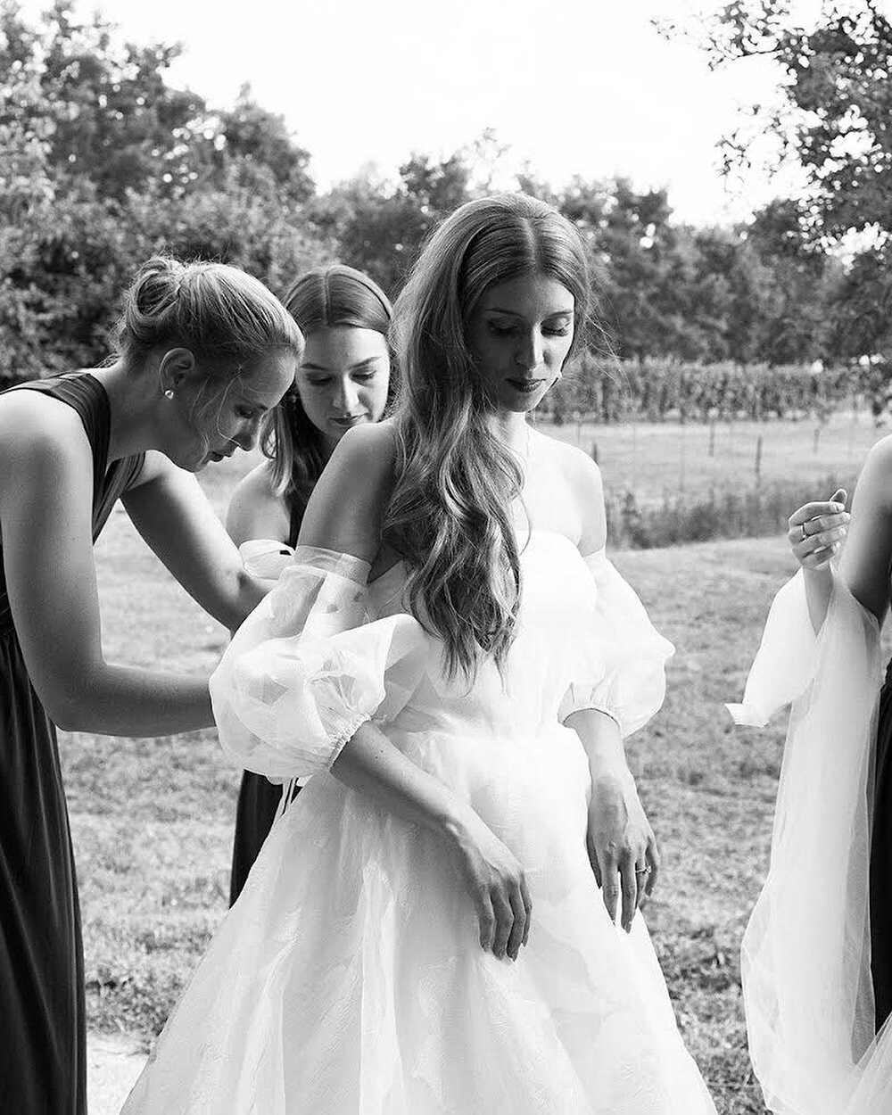 Bridal getting ready moments 

#bride #bridal #bridetobe #bridedress #gettingready #bridesmaids #wedding #intimatewedding #classywedding #esk&uuml;vő #hungarianwedding #weddinginhungary #weddingphotographer #esk&uuml;vőfot&oacute;z&aacute;s #esk&uuml