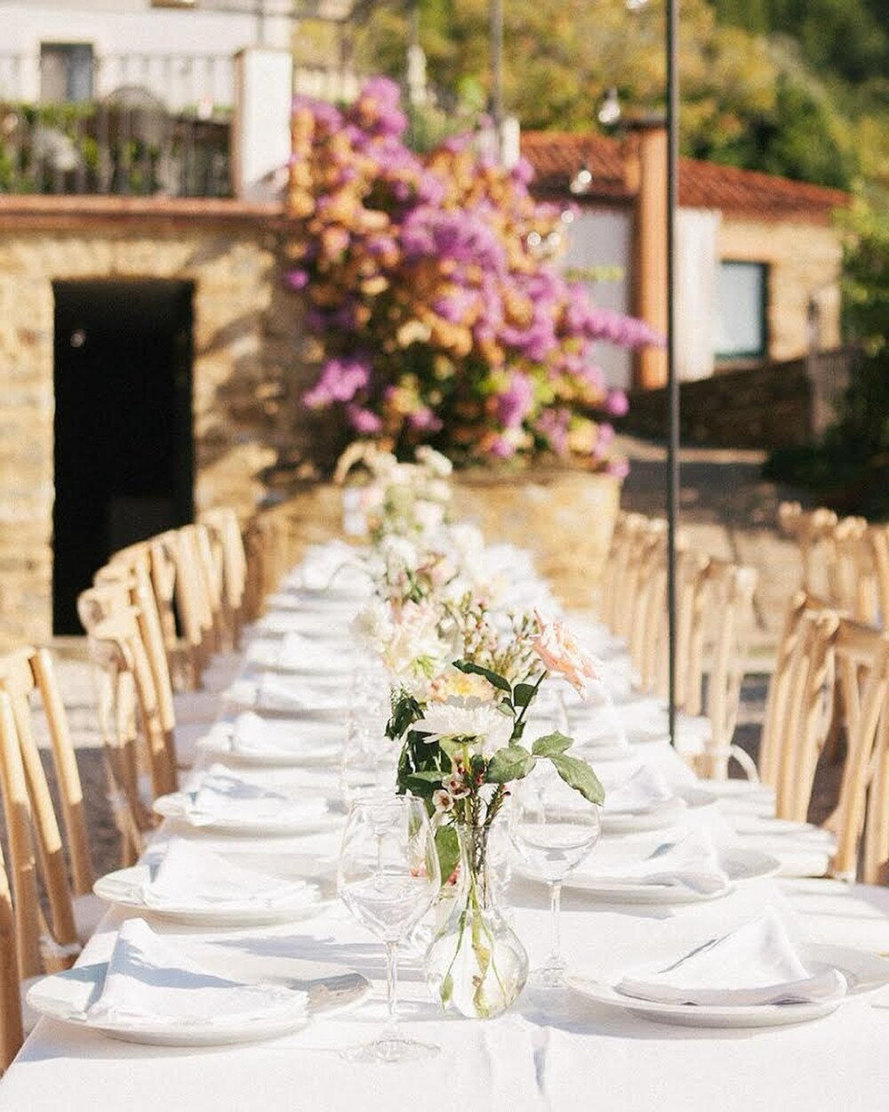 How about an Italian wedding dinner under the open sky near the Amalfi Coast? We loved it!

#wedding #intimatewedding #italianwedding #italyweddings #weddingtable #weddingtableideas #weddingtabledecor #weddingtableinspiration #weddingstyle #weddingin