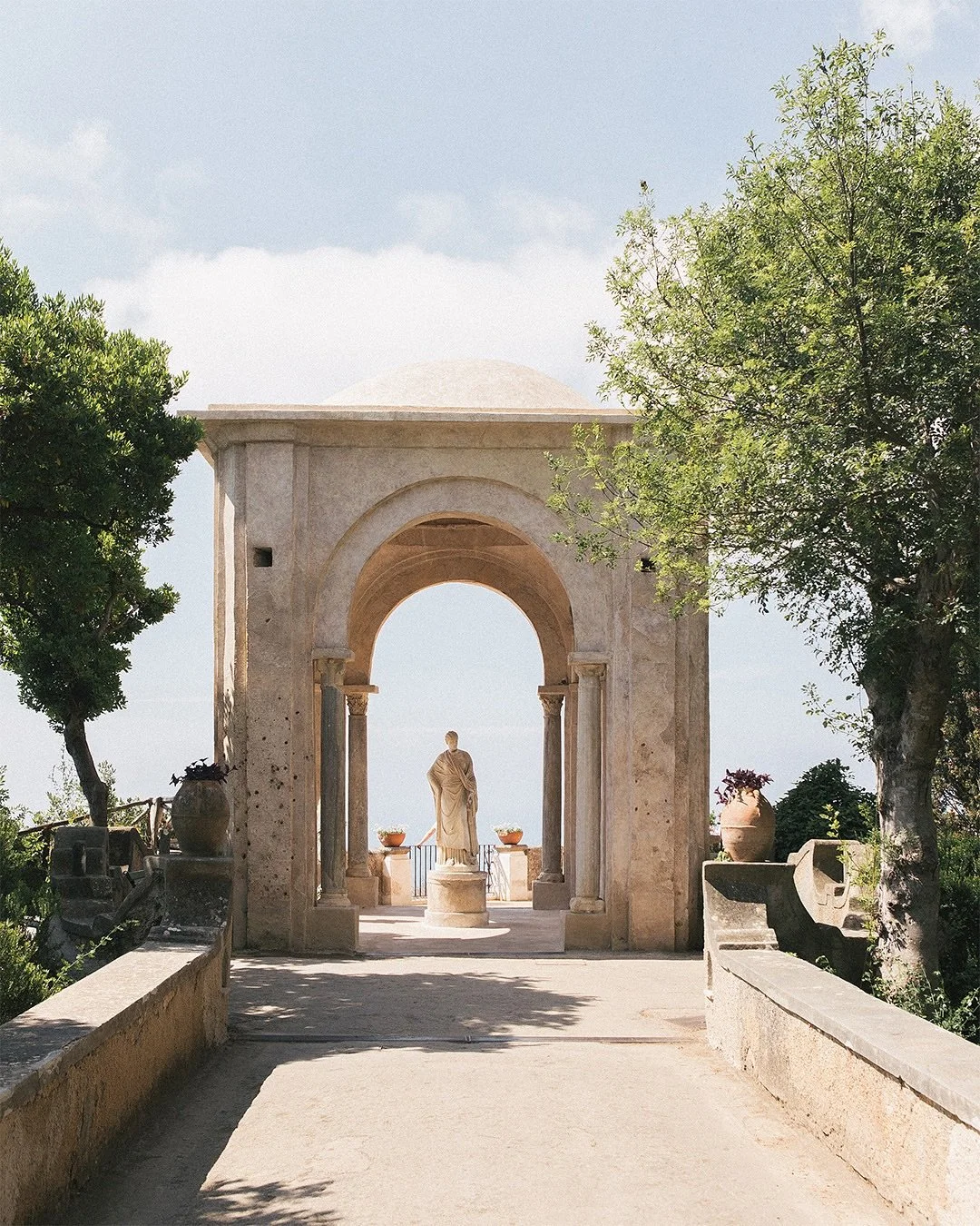 A walk through centuries of beauty at Villa Cimbrone. 
 🏛️🍋🇮🇹

#italy #amalficoast #ravello #villacimbrone #wedding #italywedding #weddinginitaly #destinationwedding #intimatewedding #elopementwedding #weddingphotographer #destinationweddingphoto