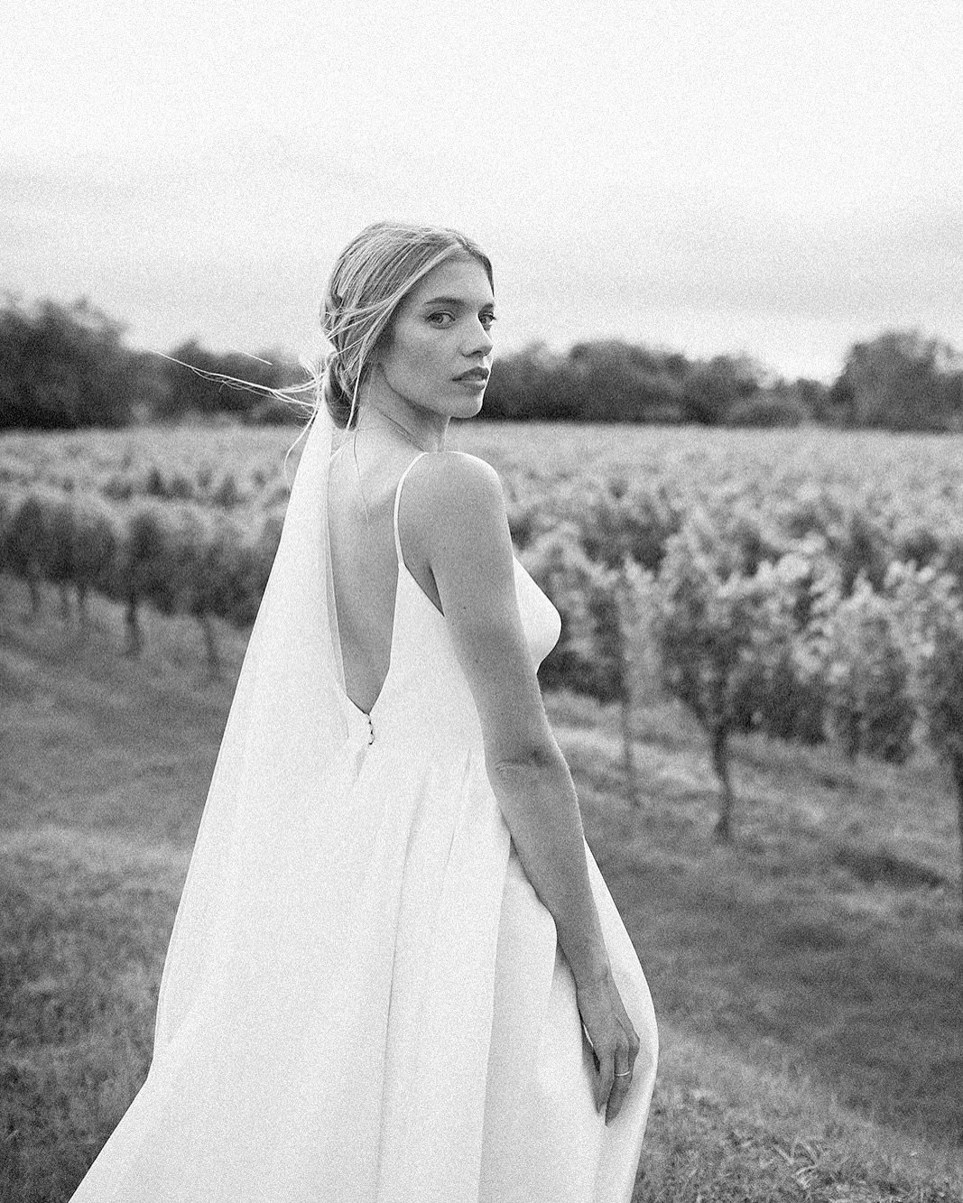 Villő

#wedding #realwedding #intimatewedding #vineyardwedding #weddingmoments #weddinginspiration #bride #realbride #bridaldress #bridalwear #daalarnabride #daalarnacouture #realbride #fashionbride #luxebride #weddingphotographer #intimateweddingpho