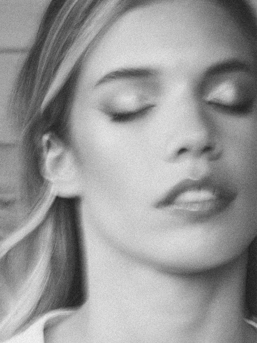 The morning of a wedding is always like a dream.
 Laughter in the room, a little sparkle and lots of love.
Here are the moments before the &ldquo;I do&rdquo;. 🔥

#wedding #gettingready #gettingreadymoments #bridetobe #bridal #bridalinspo #luxebride 