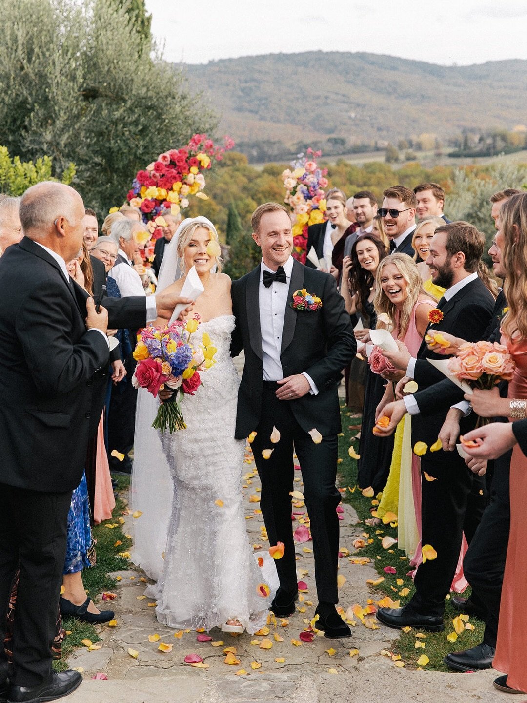 Rachel &amp; Zach&rsquo;s Tuscany &ldquo;I do&rdquo; ✨
@casacornacchi gave us the dreamiest autumn backdrop for a day filled with laughter, happy tears, and vows that had everyone emotional. Celebrating these two with their favorite people was pure m