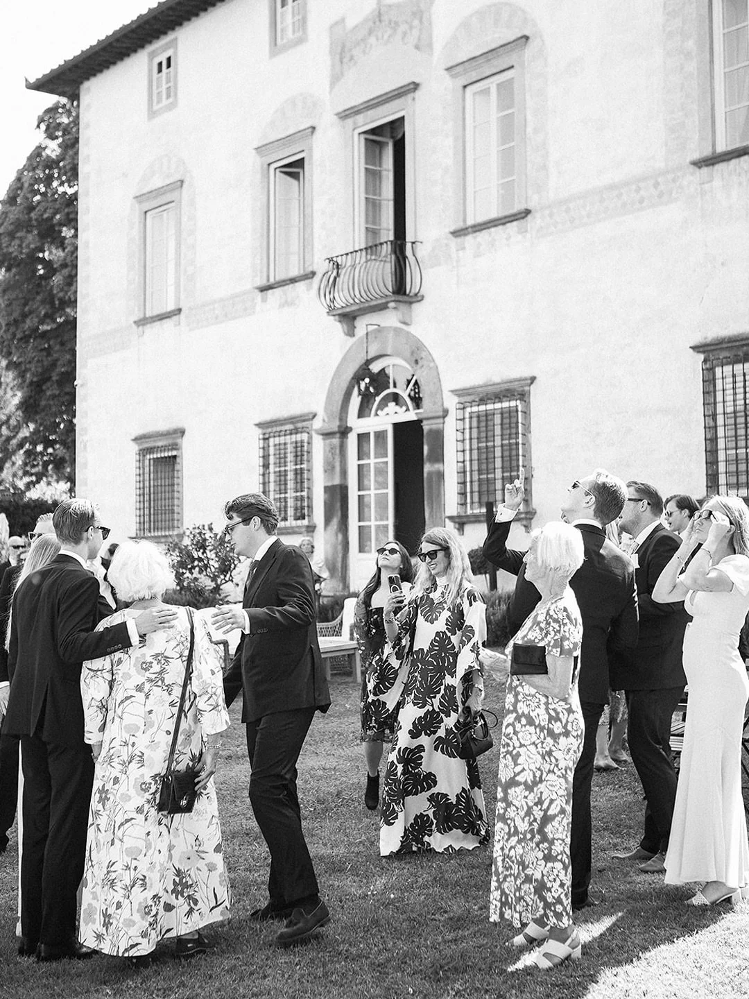Italian summer. Tuscan Hills. A beautiful celebration of love at @villabuonvisi 

#tuscanywedding #italywedding #br&ouml;llop #br&ouml;llopsfotograf #italyweddingphotographer