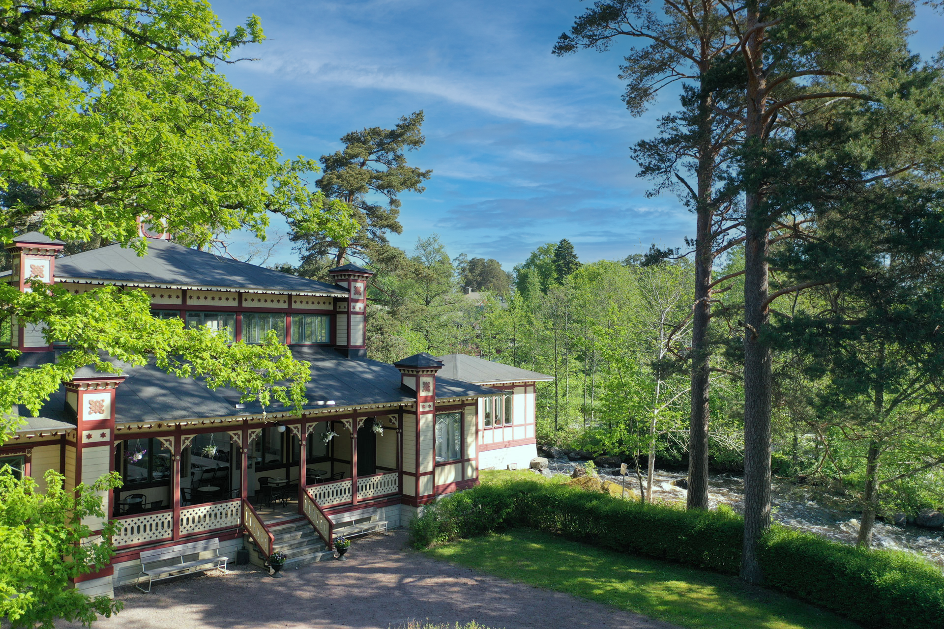 Hyr en festlokal, ta med egen mat och dryck