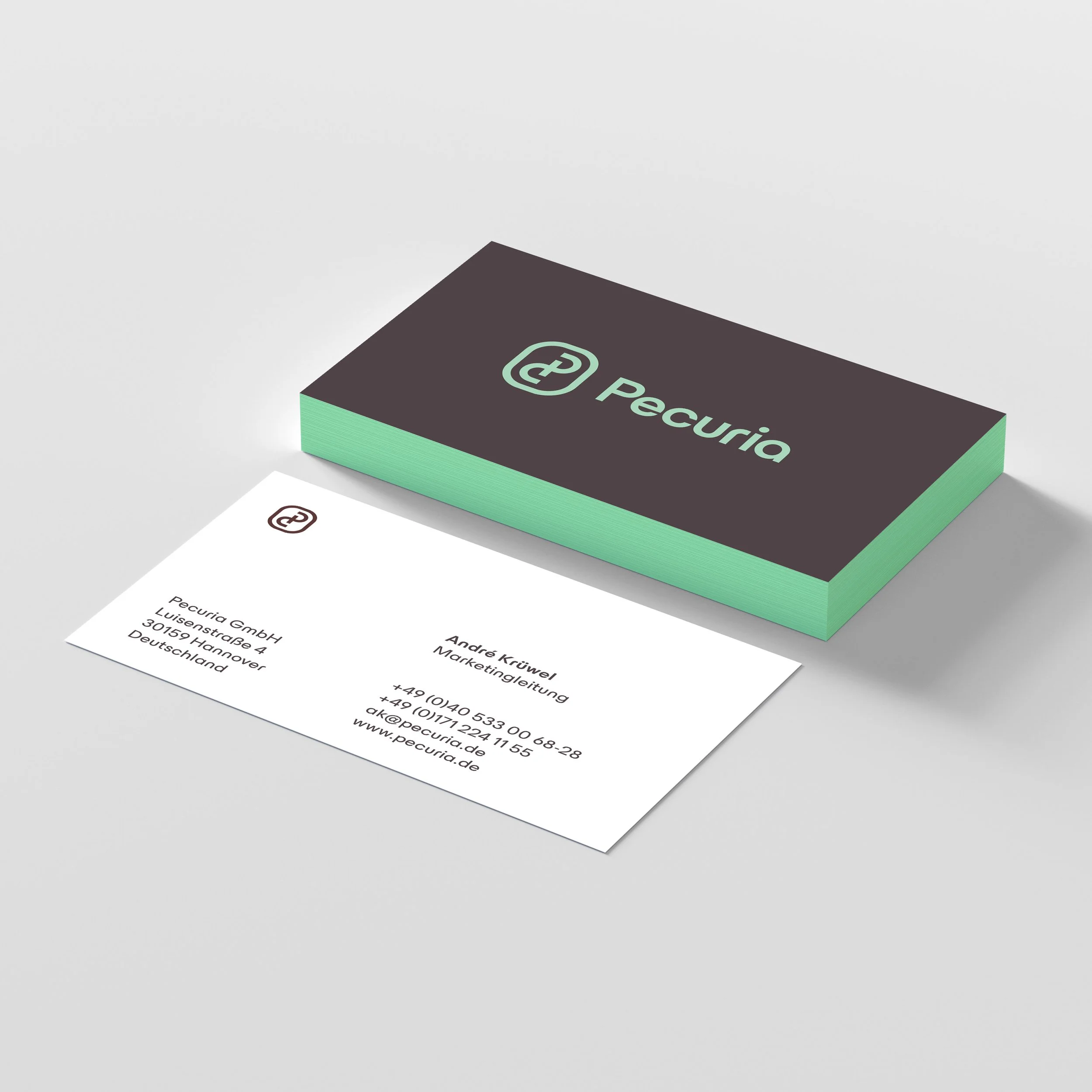 PC_businesscard_Mockup_braun-weiß_auf-beige_Quadrat.jpg