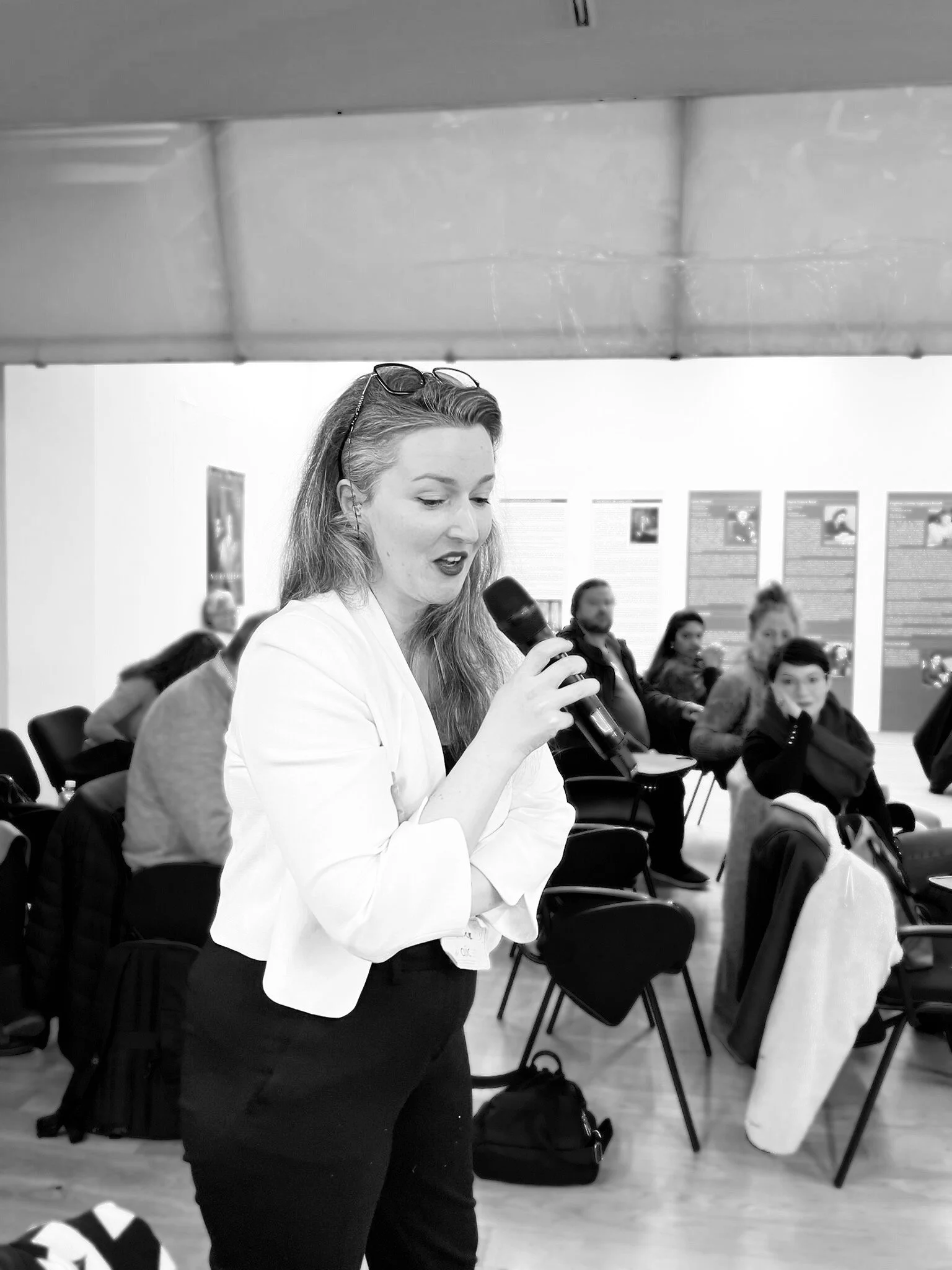 Marie-Jeanne Vanleynseele, Interprète de conférence à Paris