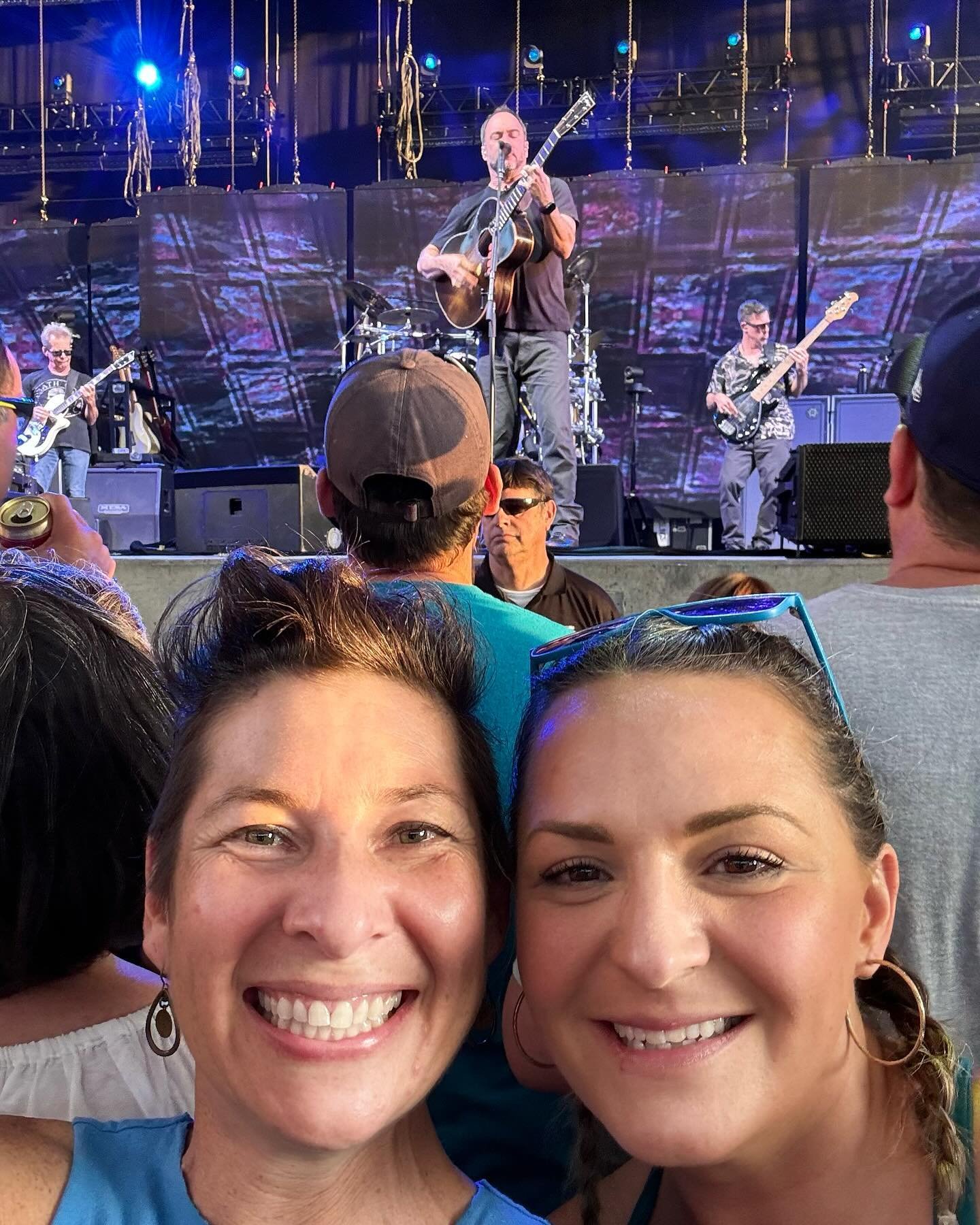 🎶💙😎
Epic N2 from second row center pit at @dailysplace seeing @davematthewsband with @thejesschardonnay Pinch me! The boys were on fire as always last night and Jess scored me the single pick that was handed out after the show! The messages in the
