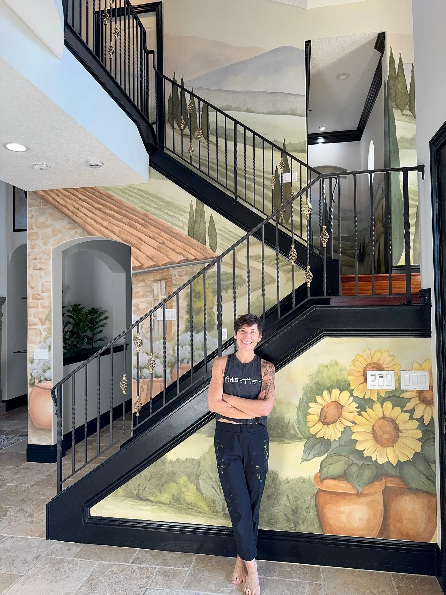 👩🏻&zwj;🎨🇮🇹
This afternoon I completed my largest and most intricate residential mural of my career. More pics to come!
❤️🎨
#mural #residentialmural #stairwellmural #tuscanmural #tuscany #landscapemural #careergrowth #muralist #artisticaire #art