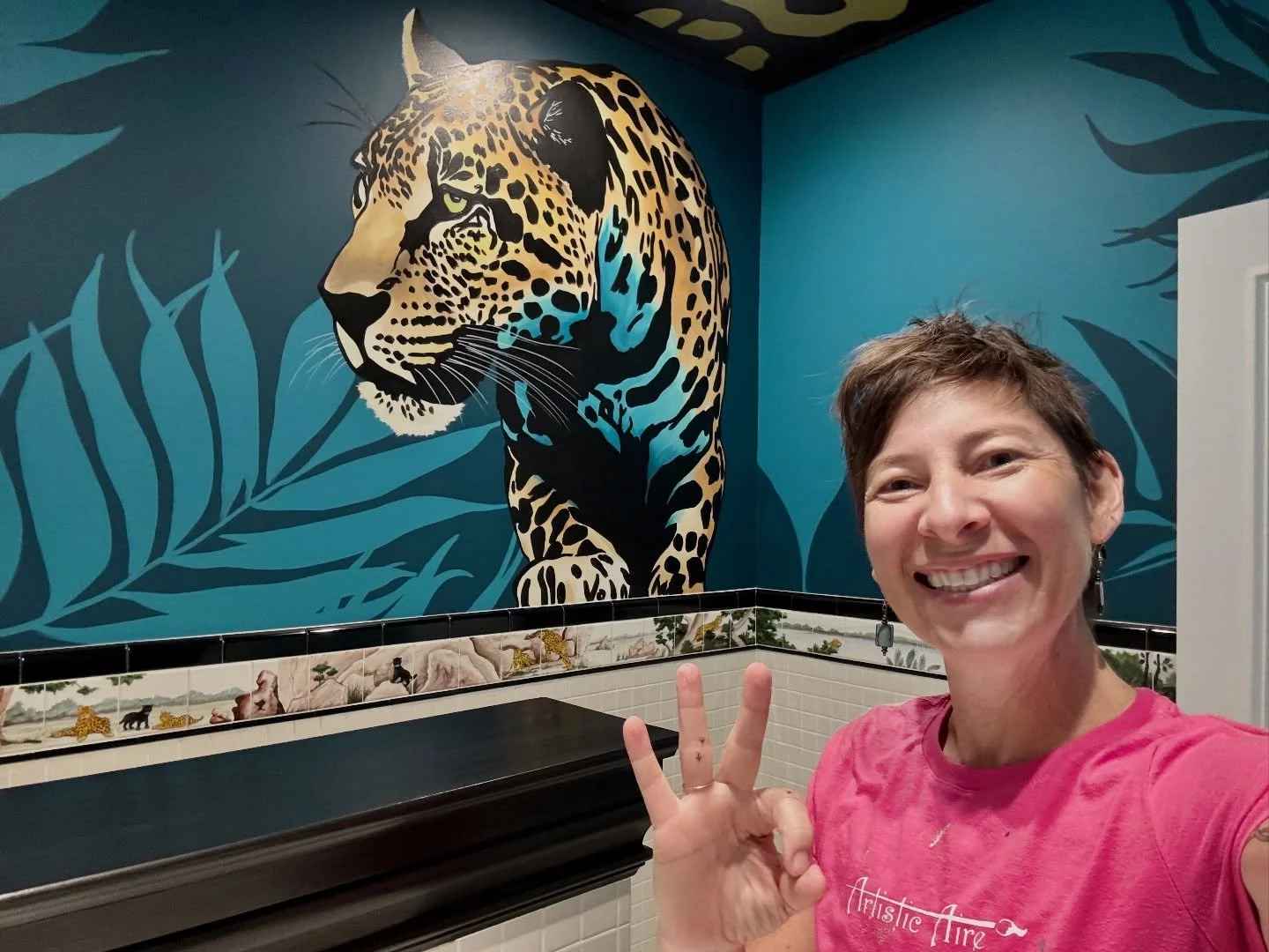 🖤🐆🩵
Re-posting some pics of this awesome project I painted back in May 2025 in the original home of the owner of the #jacksonvillejaguars ! Excited to see how @tlawrence16 and the @jaguars do at their big game tomorrow! 
🏈🙌🎨
#duuuval #mural #go