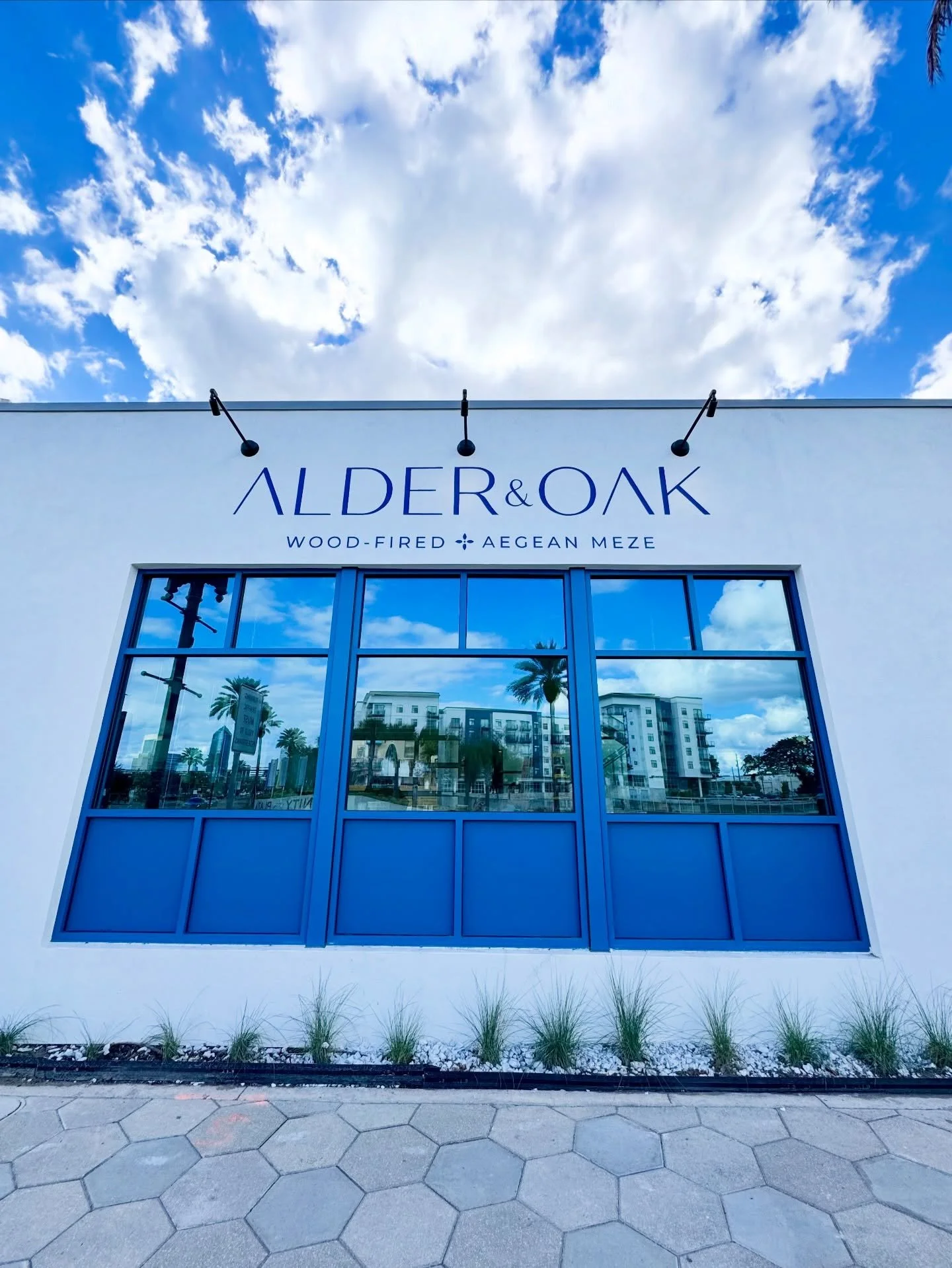 🎨💙😍
Wrapped up this hand-painted exterior sign last week  for Alder &amp; Oak, a new restaurant coming to the Brooklyn neighborhood of Jacksonville.

Stucco is never the easiest surface to work on&mdash;every texture shows&mdash;but achieving cris