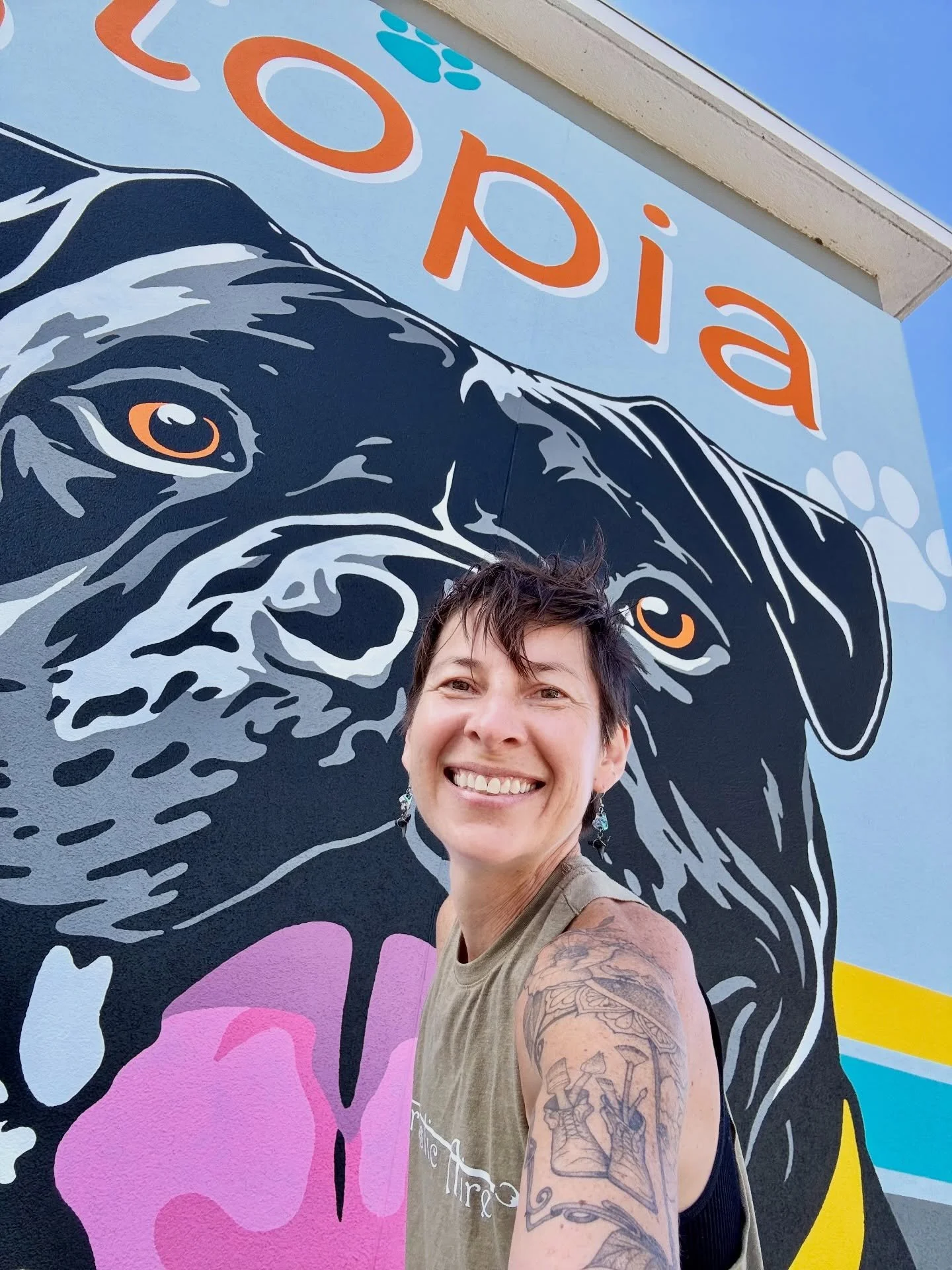 Final pics coming soon from this new 70x20&rsquo; mural!!
🧡🐶🐾
@dogtopia @dogtopiastaugustine 
#artisticaire #mural #staugustine #muralart #dogtopiamural