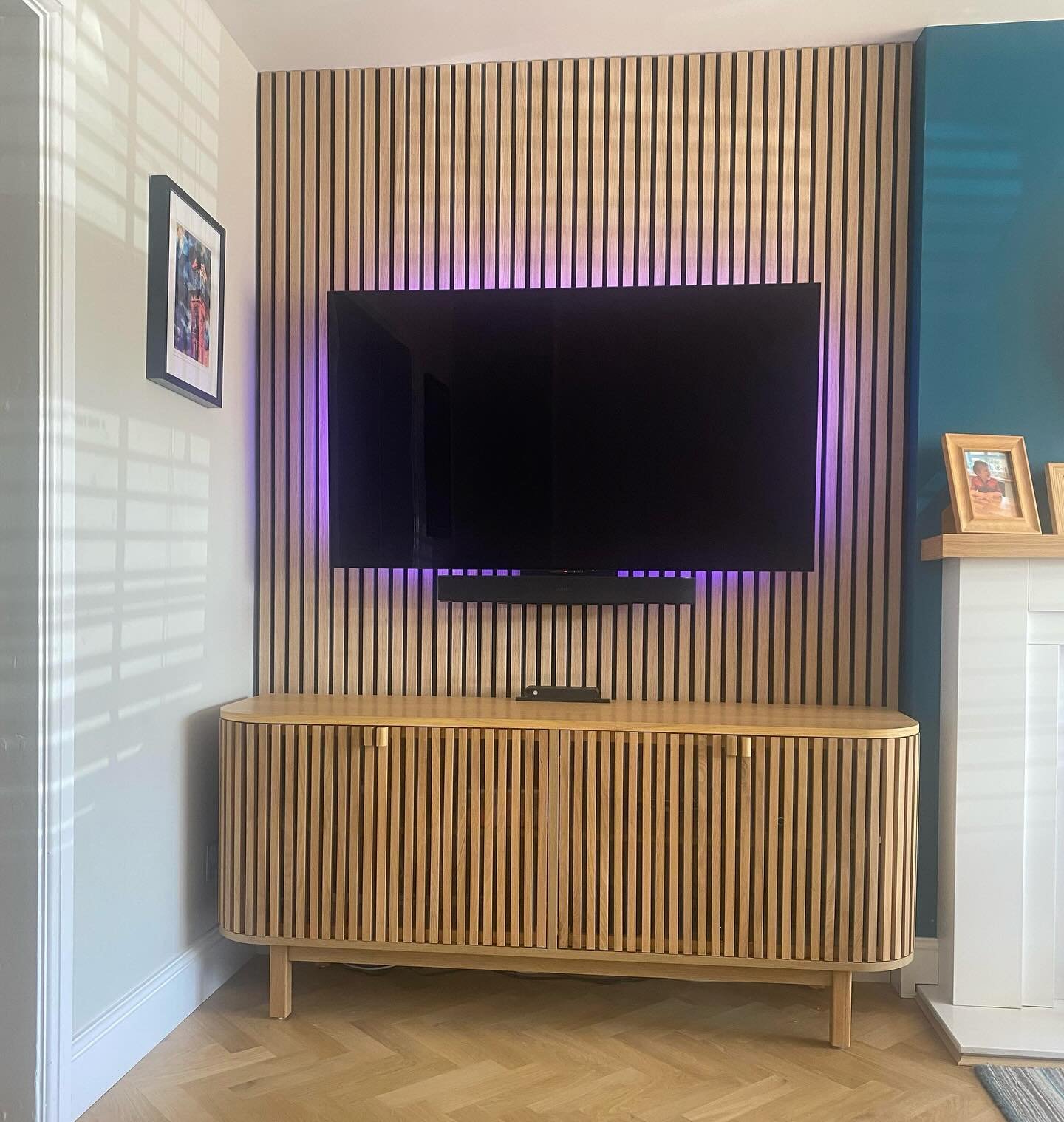 Feature Wall installation completed in Broughton Astley today.

If you are looking for a bespoke Feature Wall give us a call for a FREE quote.

Check us out at www.ultravision.info
Or call Pete on 07904 487 426

#mediawall #tvmediawall #tvwallmount #