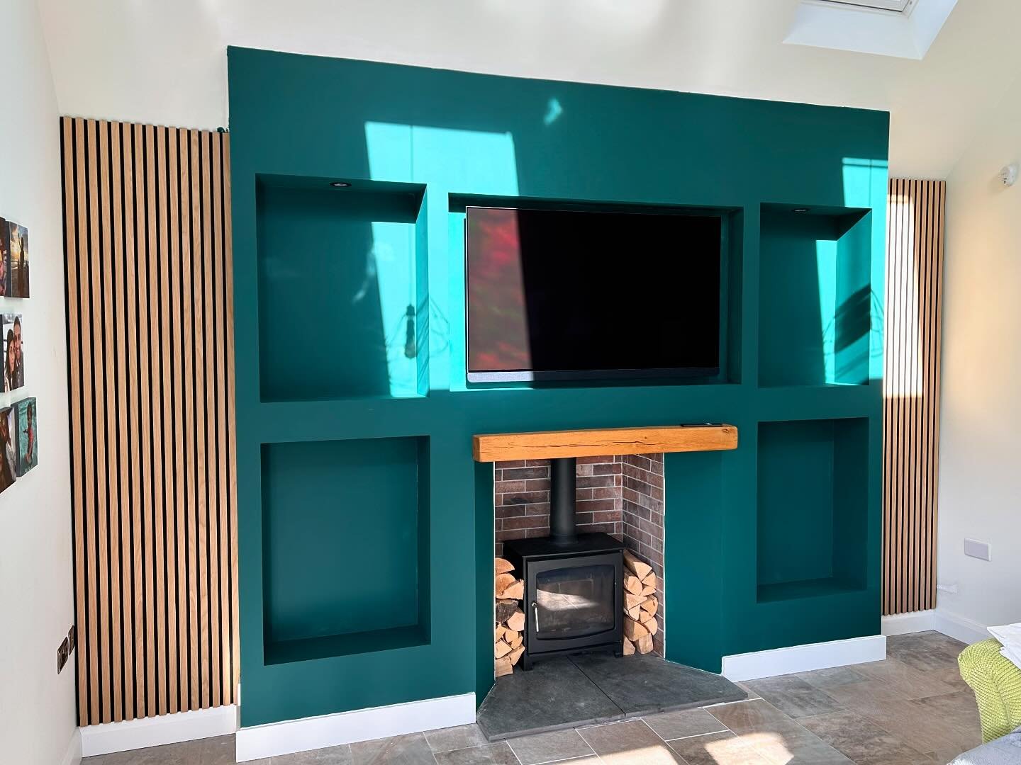 We finished this Media Wall today in kilworth.

If you are looking for a Media Wall give us a call for a FREE quote.

Check us out at www.ultravision.info
Or call Pete on 07904 487 426

#mediawall #tvmediawall #tvwallmount #tvwallmounting #tvwallmoun