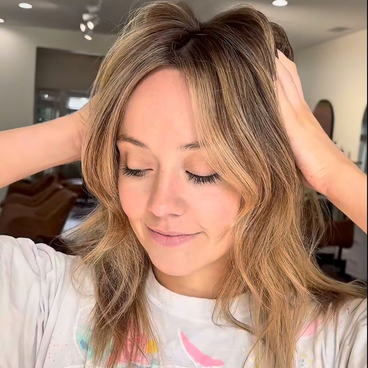 Sun-kissed Highlights x @ryanmcintoshhair ☀️

Ryan is accepting new clients for June! Click the link in our bio to book with her today! 

#charlottehair #charlottehairstylist #charlotteblondes #charlottesalon #charlotteextensions #charlottebalayage #