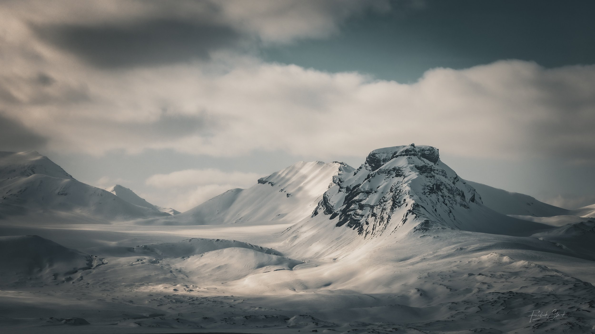 svalbard mountains