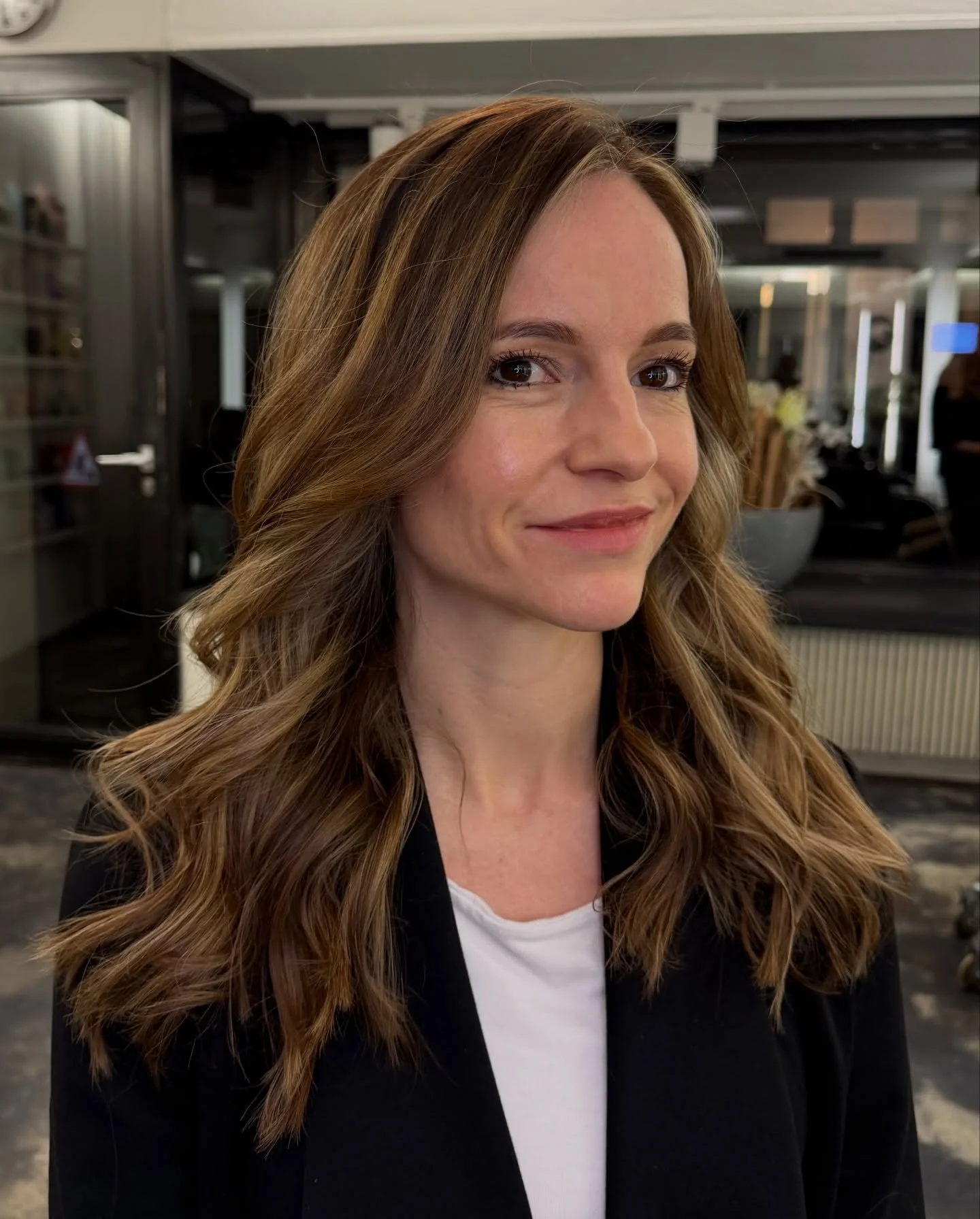 Natural Balayage 💕

#spazehairstudio #coiffeurz&uuml;rich #balayage #naturalbalayage #sunkissedhair 

Z&uuml;rich friseur coiffeur highlights