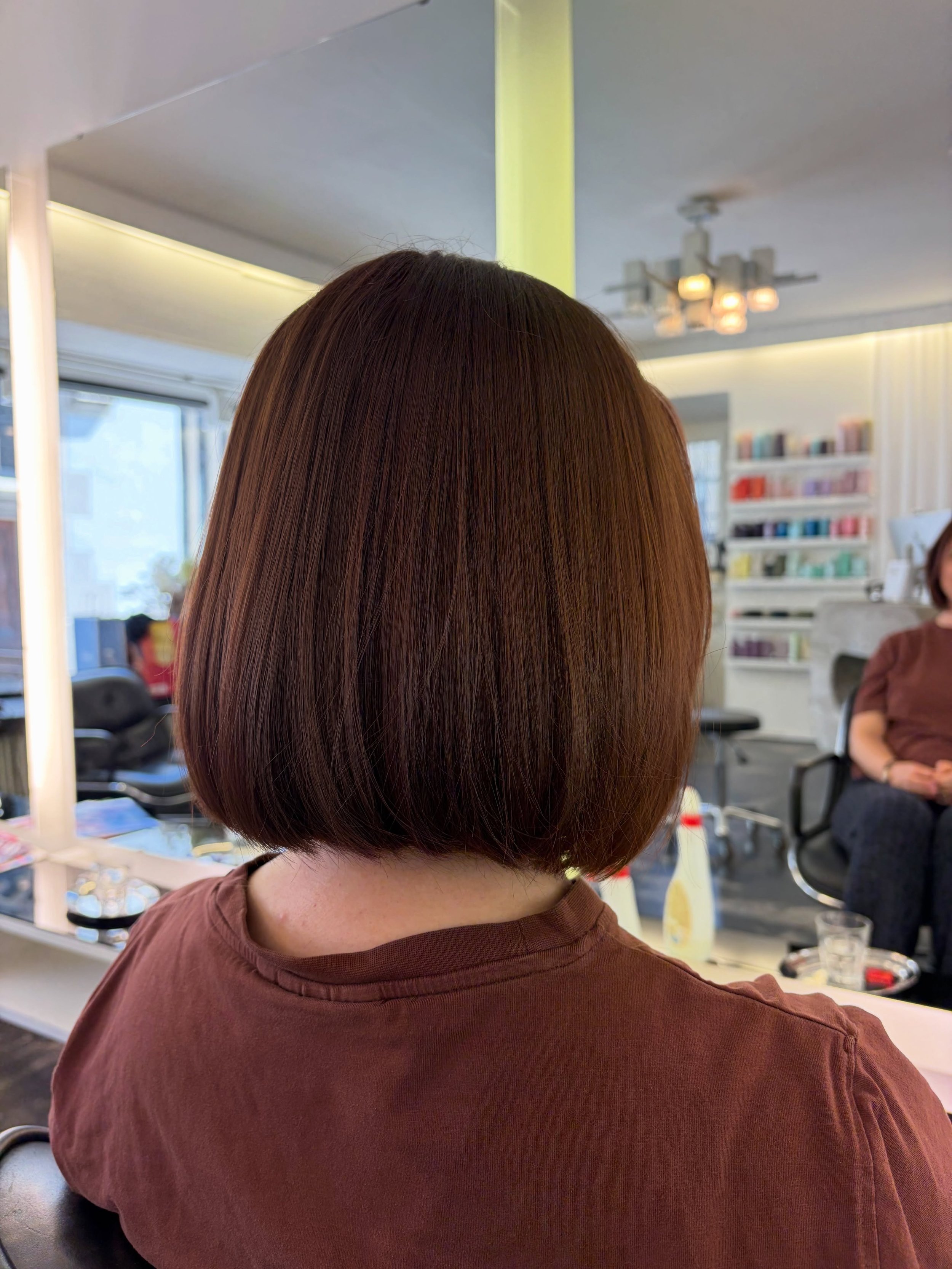 Zeitloser Bob 💇🏻&zwj;♀️

#spazehairstudio #bluntbob #coiffeurz&uuml;rich #kupferbob #klassischerbob