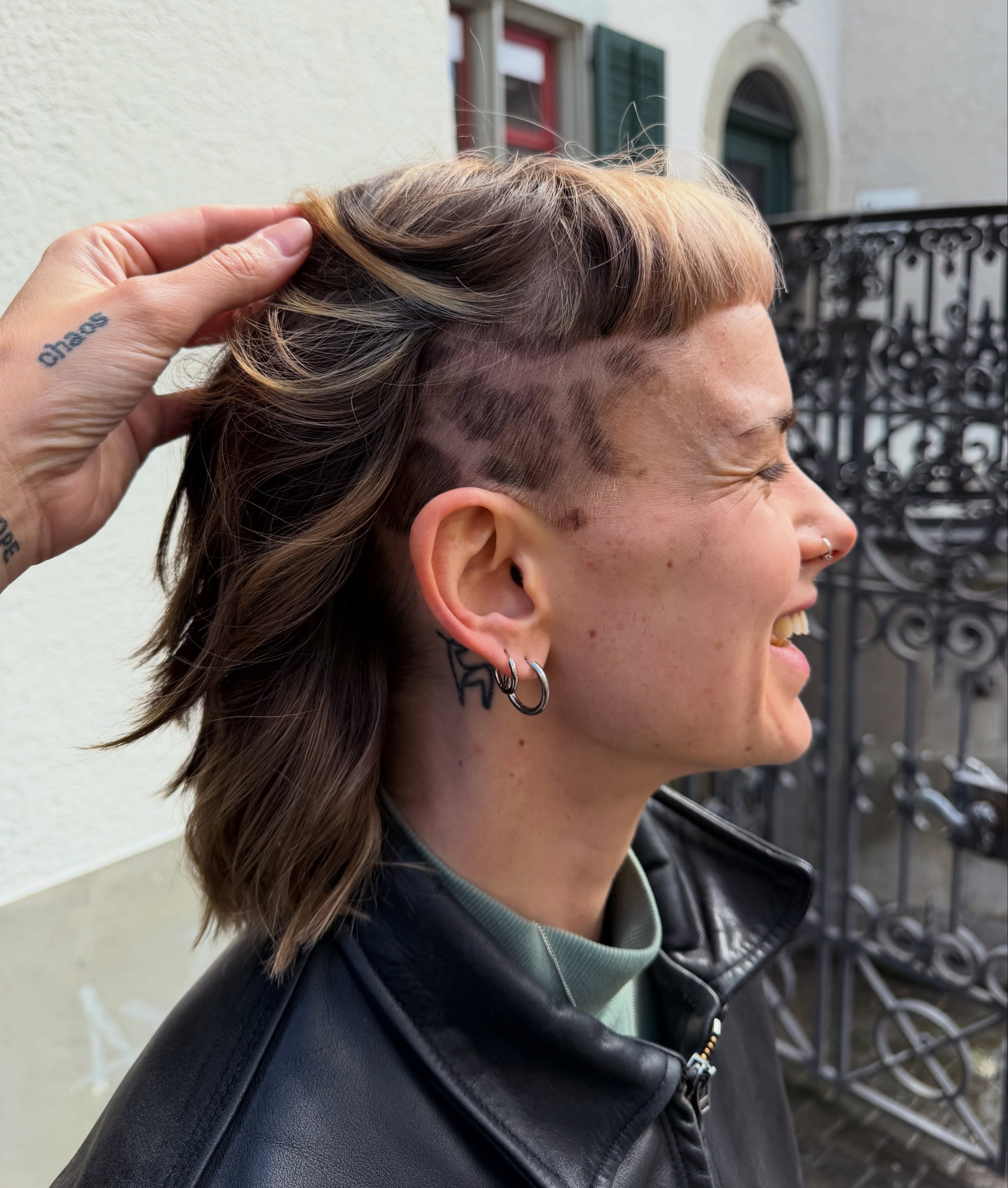 Details 🐆

#spazehairstudio #coiffeurz&uuml;rich

haartattoo hairtattoo leomuster leohaare leohair