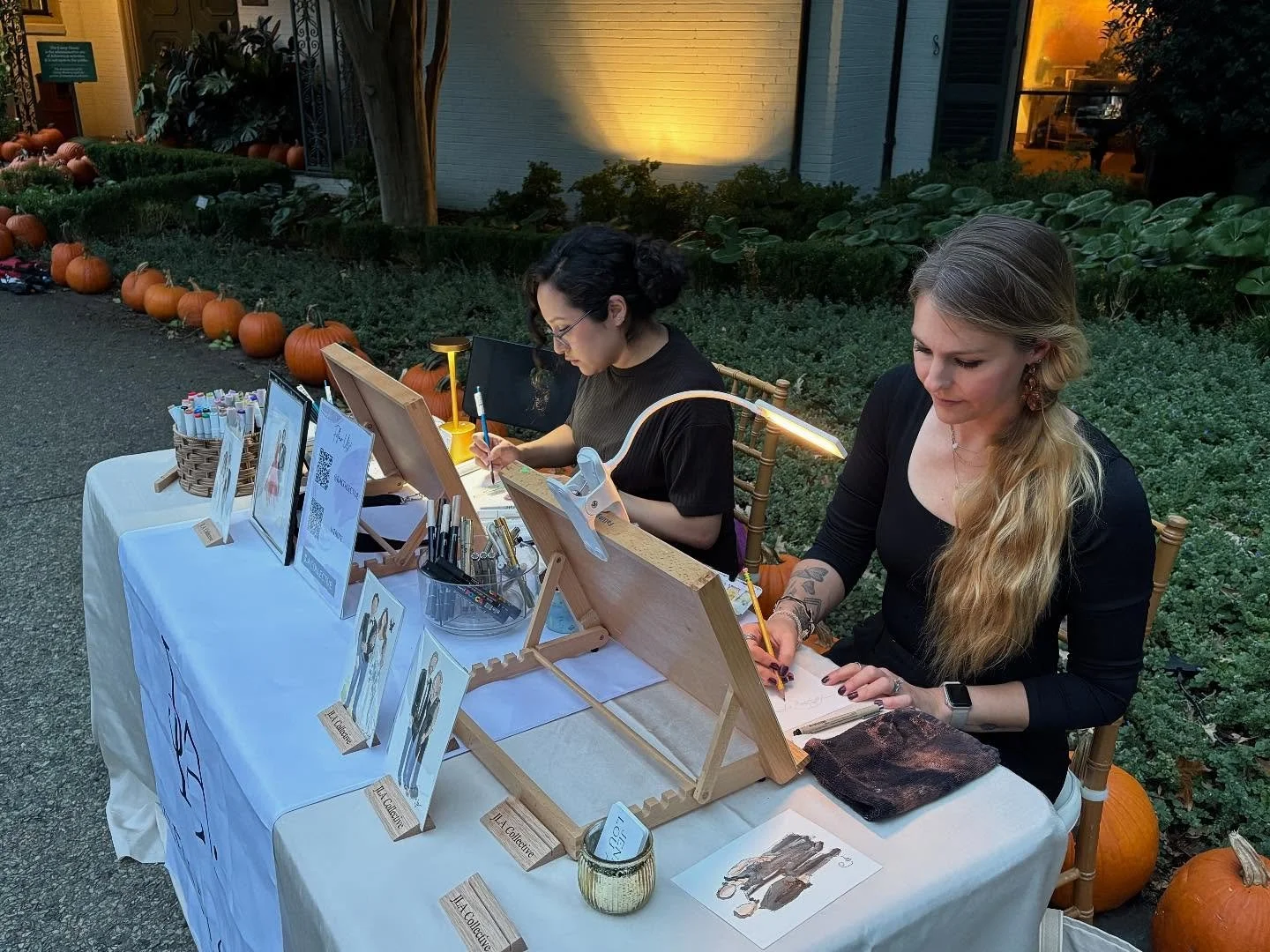 Double the events, double the fun with @jlacollective and @makerzhome ✨
Every time we team up, the rain shows up too 🤣 but we always shine through! ☔🌷