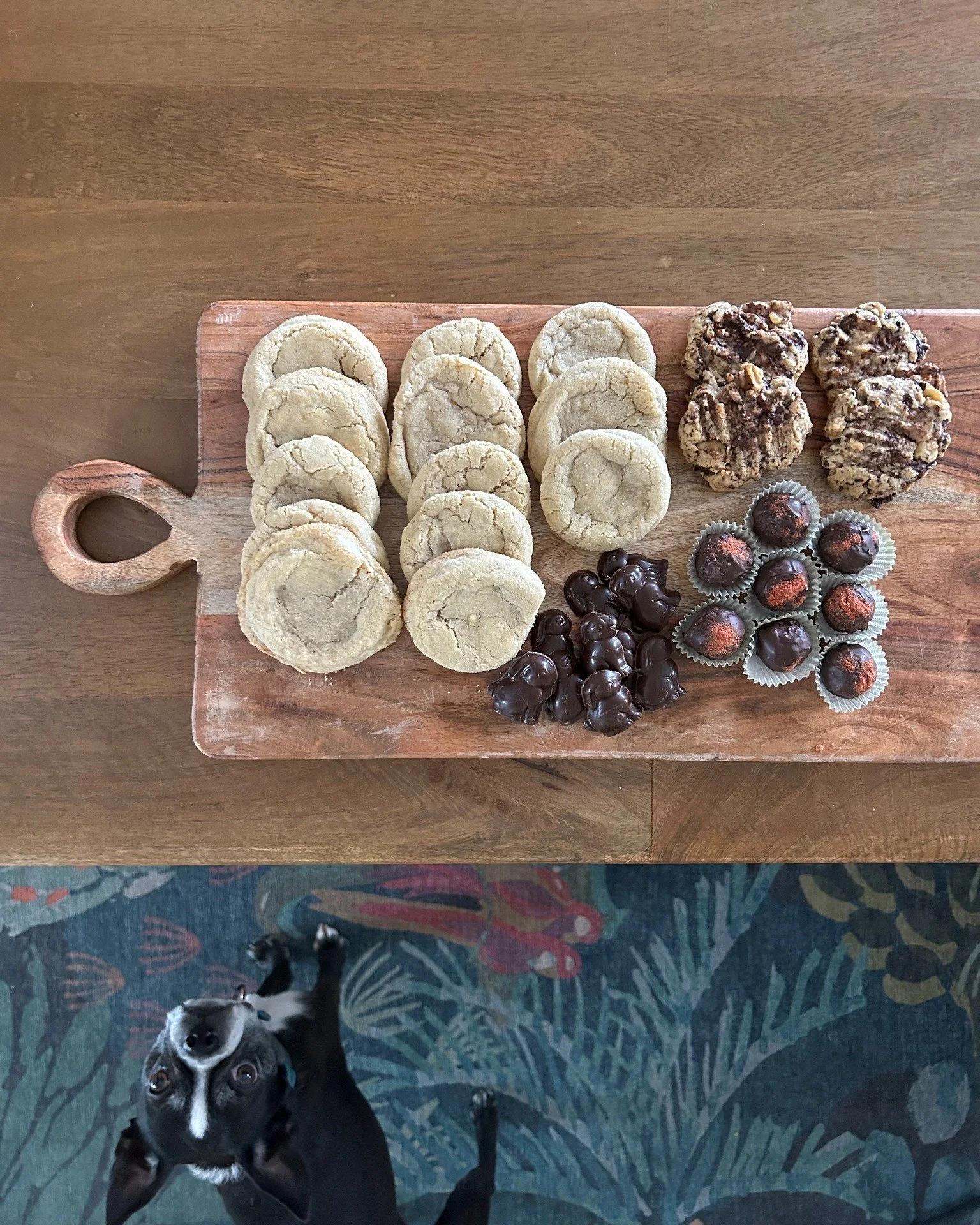 If there's one thing better than a charcuterie board it is definitely a cookie and chocolates board. 

#cookieboard #chocolates #innkeeperchronicles #bedandbreakfast #fingerlakesbedandbreakfast #fingerlakes #canandaigua #visitfingerlakes