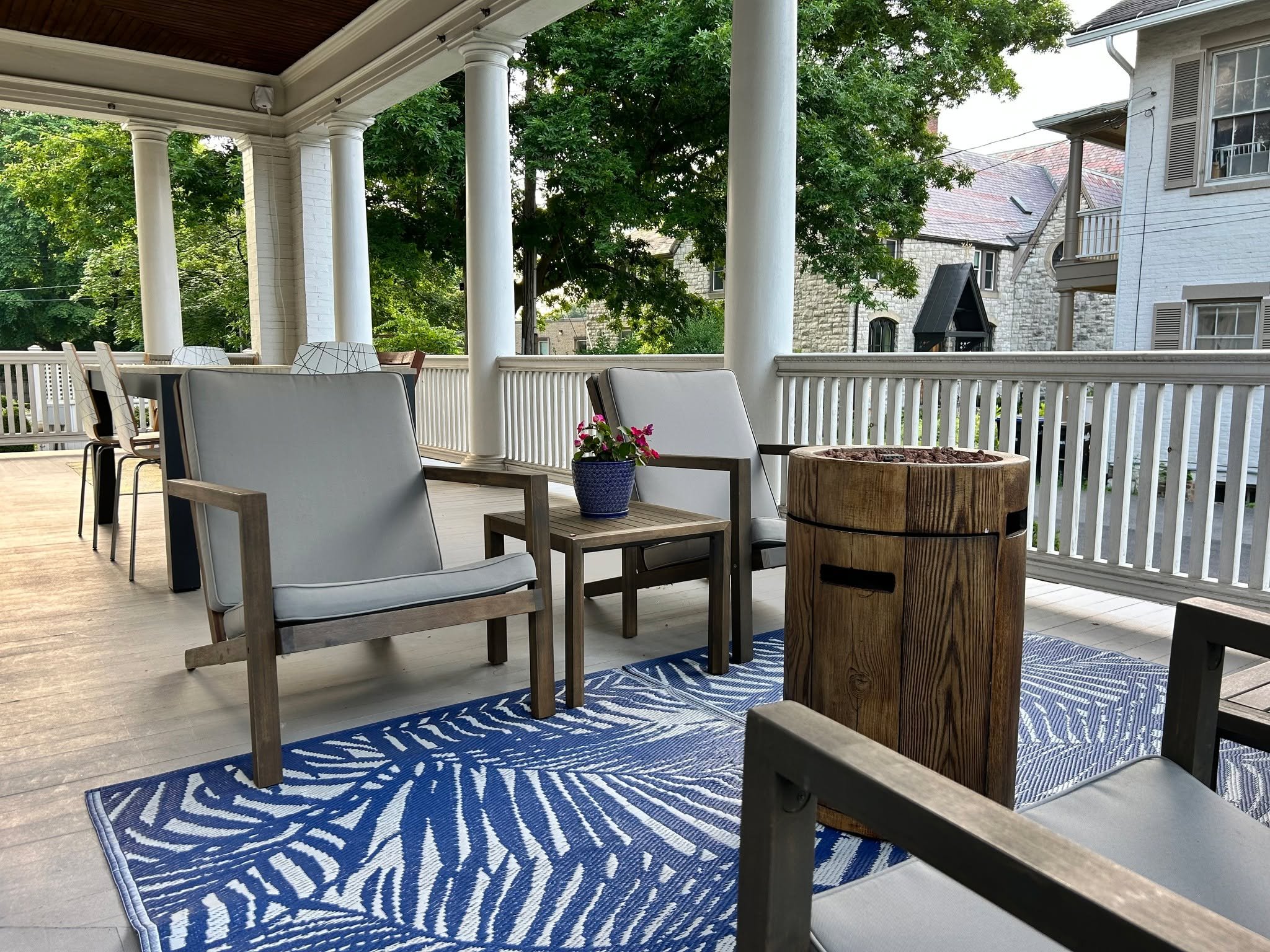 The weather is warming up this weekend in the Finger Lakes. You know what that means. Lazy afternoons on the veranda with a good book 📚 and an even better glass of wine 🍷. 

 #weekendplans❤️ #innkeeperliving #fingerlakesbedandbreakfast #canandaigua
