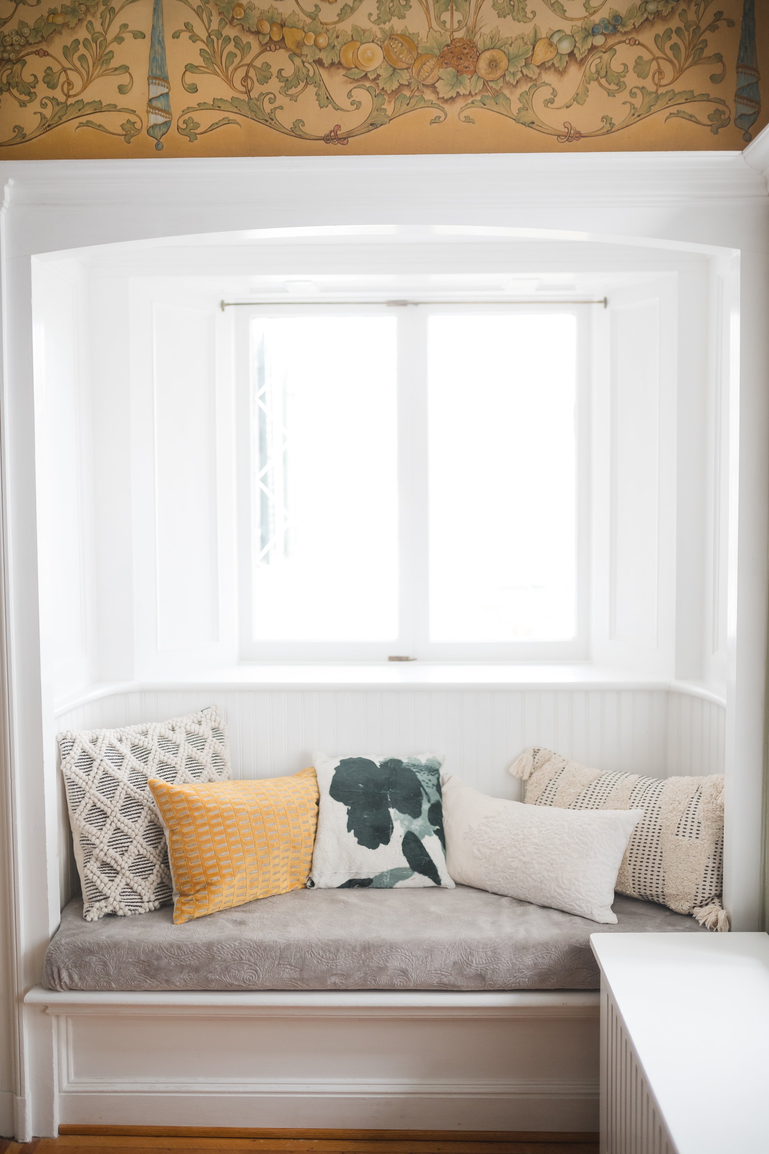window-seat-canandaigua-guesthouse-bed-and-breakfast.jpg