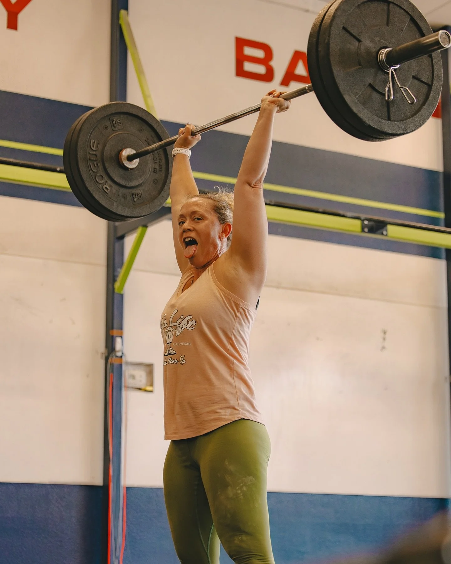 Weekends @crossfit_lasvegas is such a FLEX. Let&rsquo;s keep the party rollin&rsquo;!
😈😜😈😜😈
&mdash;&mdash;&mdash;&mdash;&mdash;
#athletephotography #athlete #fitfam #crossfitlasvegas #athletephotographer #pushinglimitstogether #flex #lasvegasoho