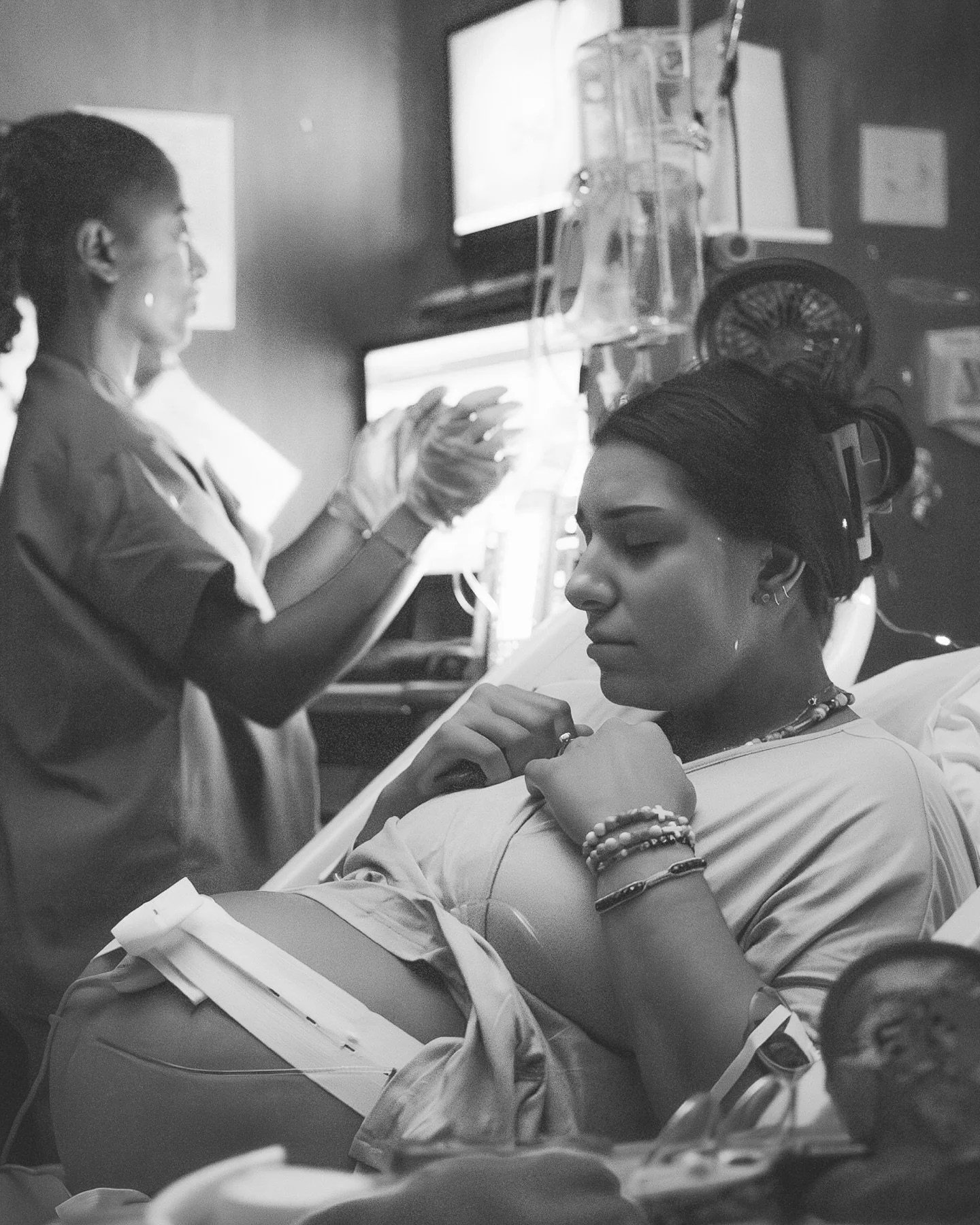 A new life begins, and with it, a love that knows no bounds. 💓 Grateful to capture these moments of joy and wonder.
&mdash;&mdash;&mdash;&mdash;&mdash;&mdash;
#BirthPhotography #loveatfirstsight #birthingphotography #birthstory #lifestylephotographe