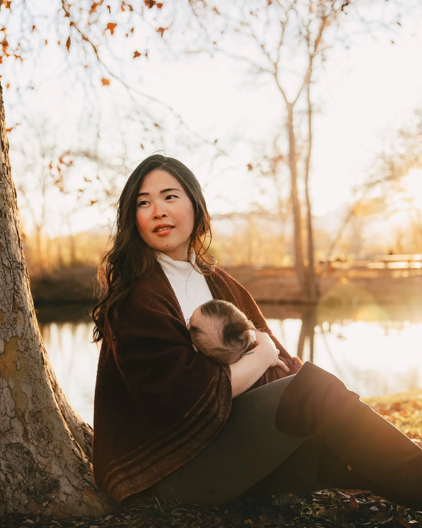 Nothing greater than a mother&rsquo;s love. 🤎
.
.
.
#motherhood #lifestylephotographer #motherhoodportraits