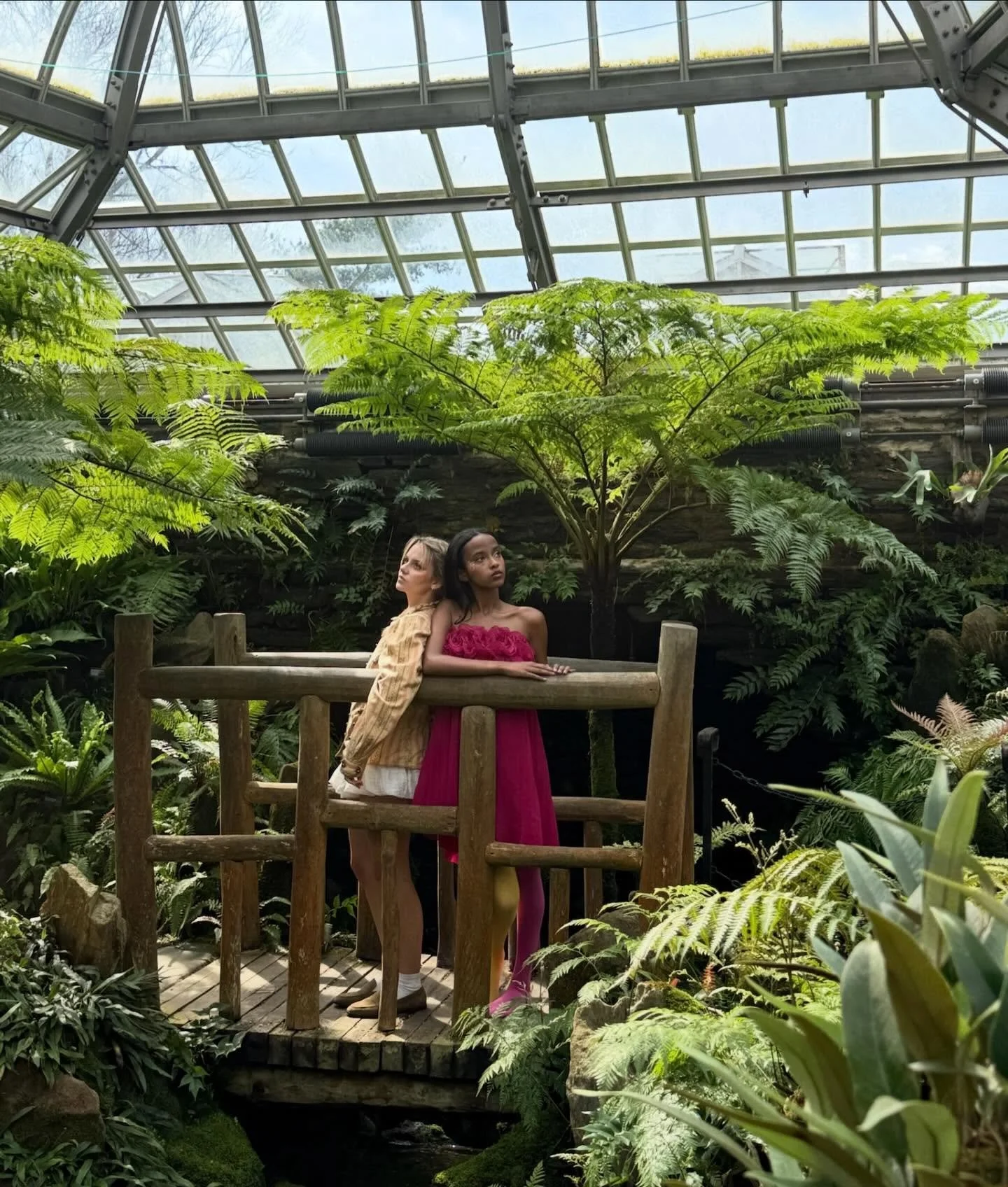 in our element. 🌍🌿 dig into our bts of the EARTH shoot.

PHOTO CREDIT: Redina Rapi
POST CREDIT: Jaime Salazar