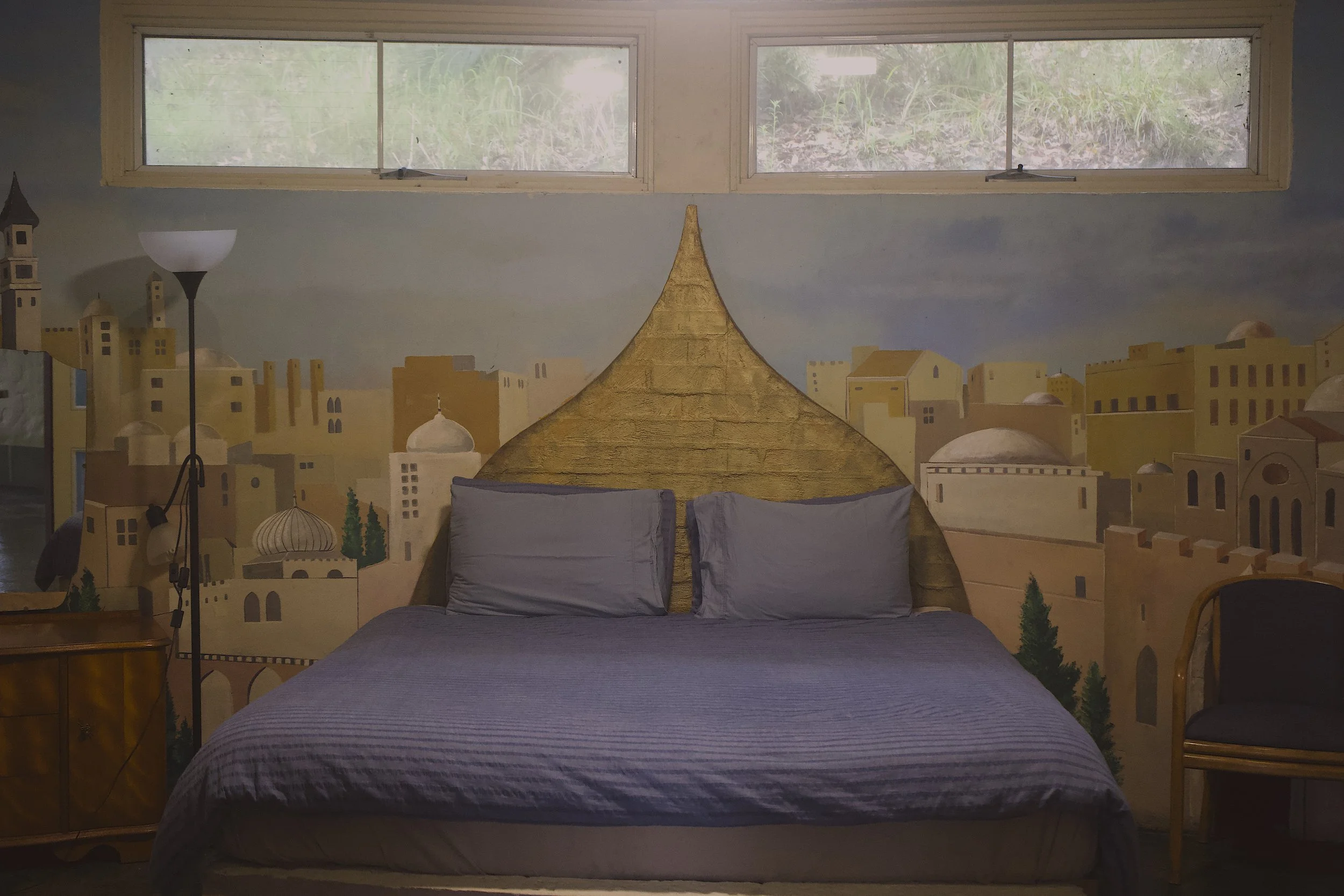 King bedroom round house.jpg