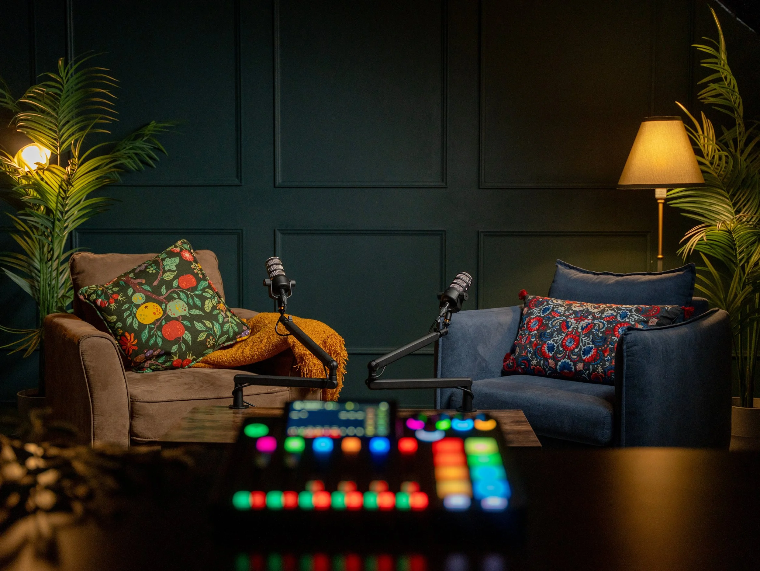 MBLD Studio - Best Versatile Podcast Studio & Equipments Rental in Vancouver, BC (11).jpg