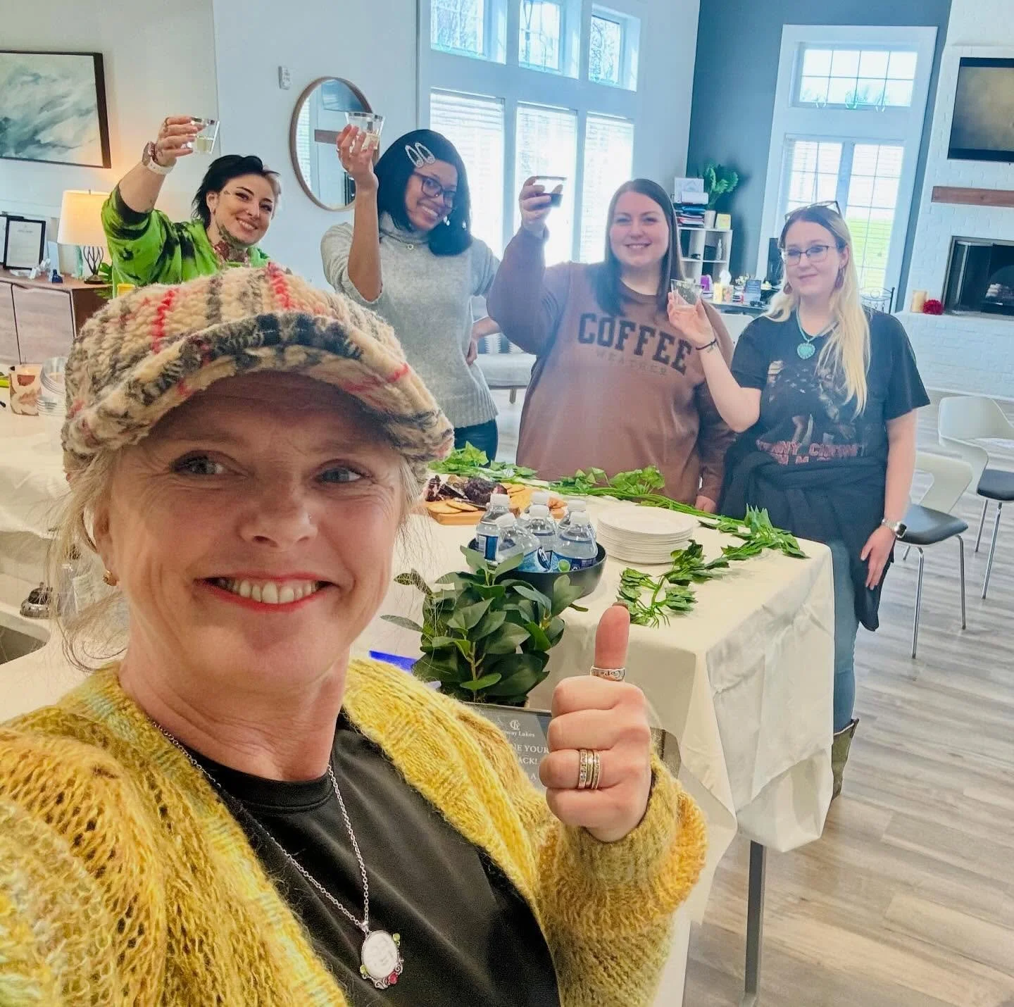 Thank you to our lovely ladies for helping us Bloom into Spring at Gateway Lakes! Our Gals in the office had a great time some of our resident ladies celebrating Women&rsquo;s Month and the arrival of happier weather! 
#gatewaylakesgrovecity #womensm