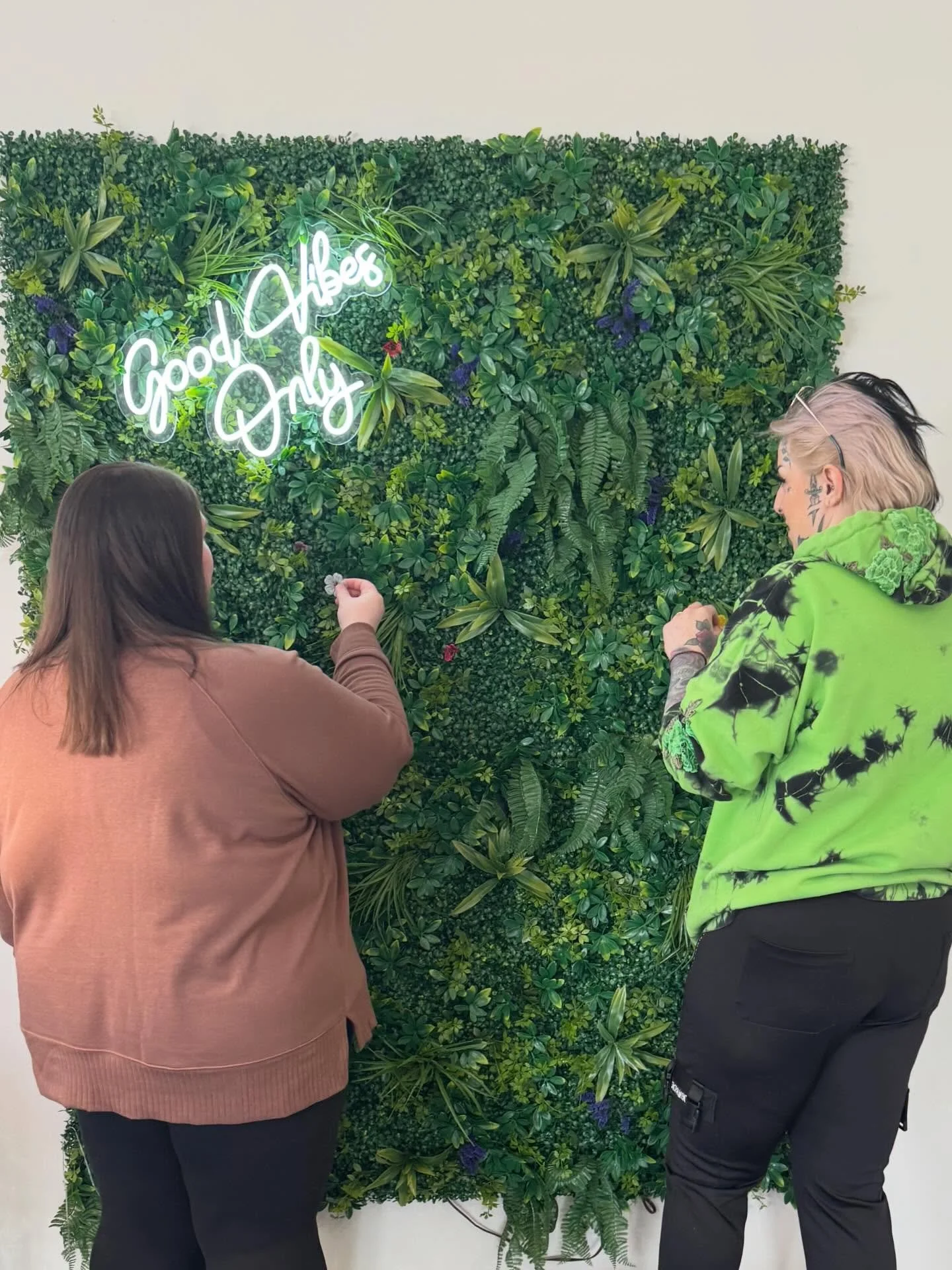 Residents helping Gateway Lakes Bloom into Spring at last Saturdays Cure the Cabin Fever Event! 🍷 🧀 🍇 
#grovecityliving #springingrovecity