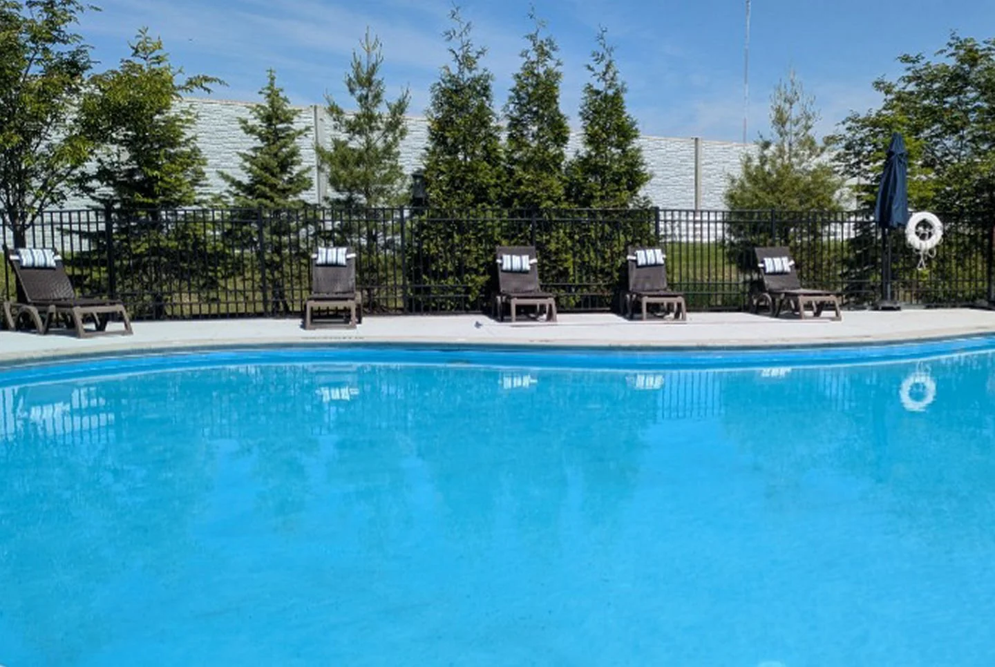 🏊&zwj;♀️☀️ Pool Days Are Almost Here! ☀️🏊&zwj;♂️
Gateway Lakes will be opening the pool on Friday, May 22nd! 🎉💦
Grab your swimwear, stock up on sunscreen, and get ready to soak up the sun&mdash;summer fun is officially around the corner! 🌊😎