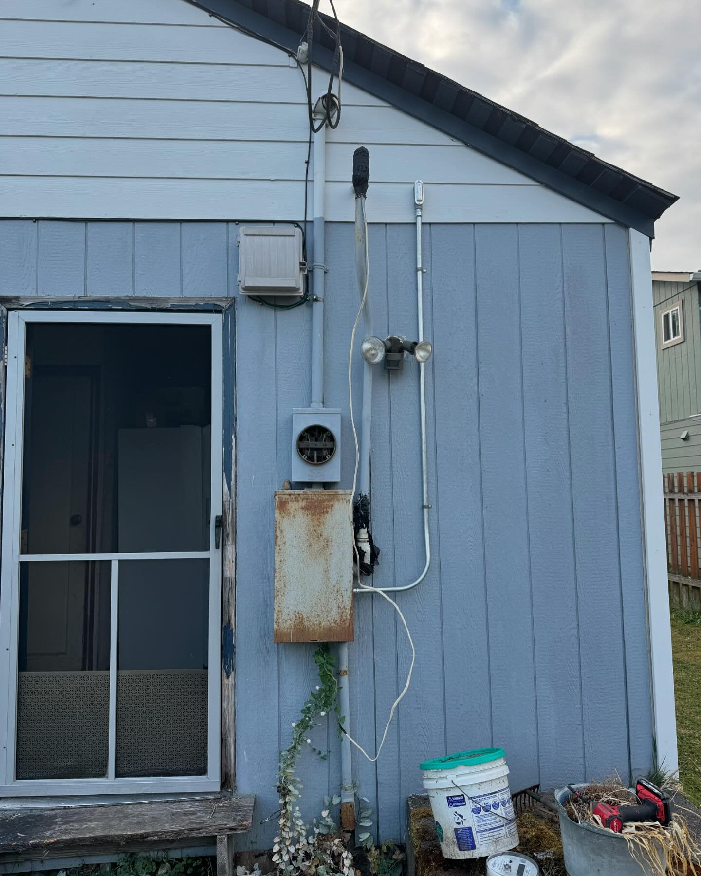 Little exterior panel upgrade to top off this whole house remodel #electrician #panelswap #remodel