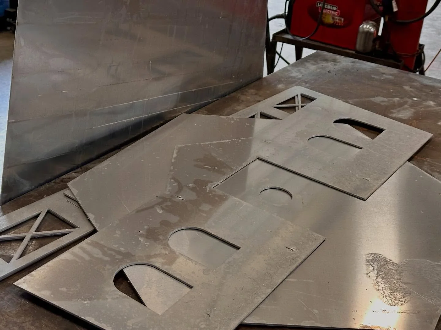 Whether your project calls for steel or aluminum, Bay Fabrication has the tools and craftsmanship to bring it to life. Our CNC machine delivers every cut with precision, and our skilled welders finish each piece with clean, sleek fabrication built to