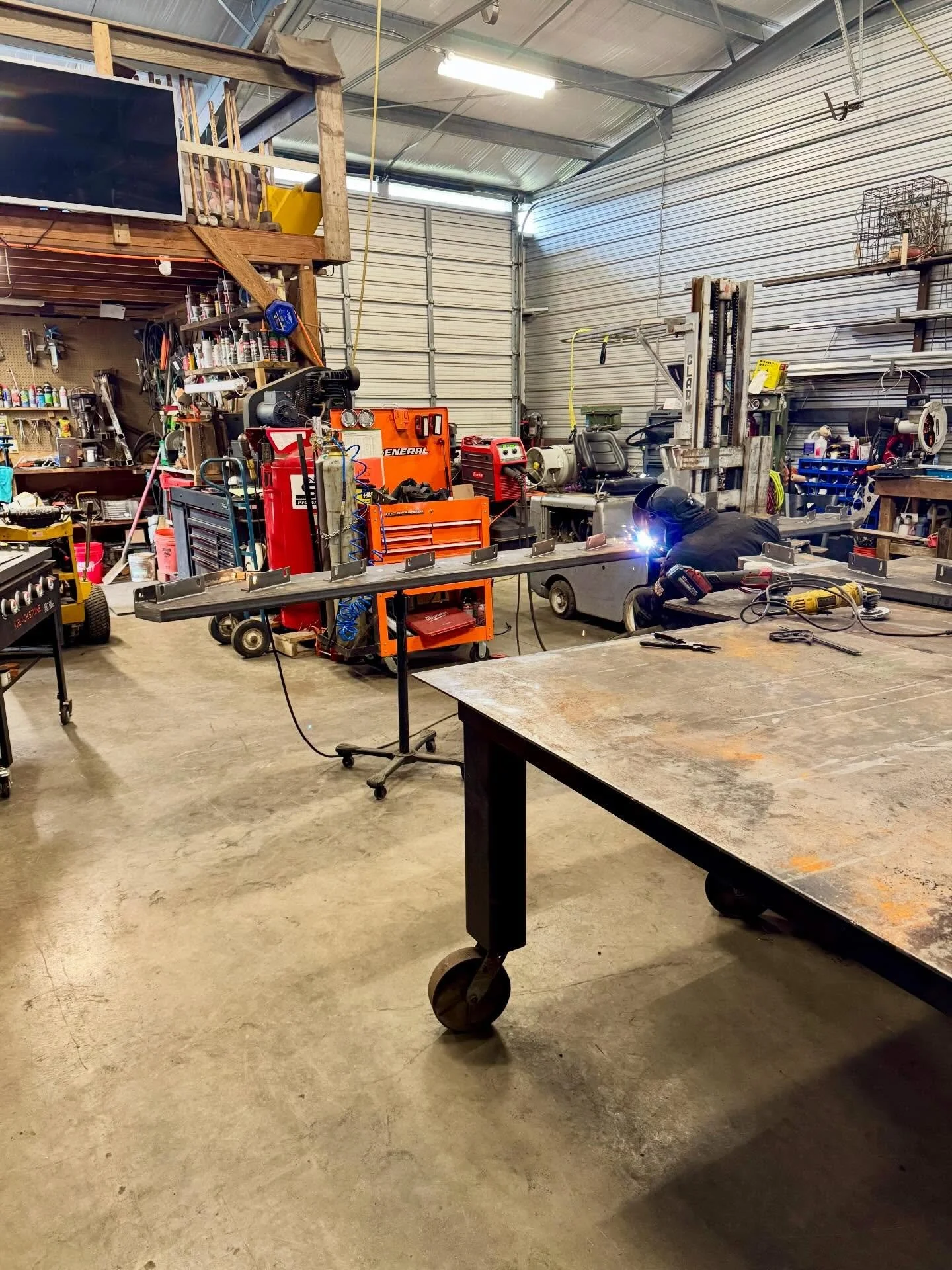 At Bay Fabrication, collaboration is part of our everyday workflow. As a part of Oakland Bay Landscaping, we share a shop space and work closely together on most jobs. 

That shared space means constant teamwork throughout the day&mdash;moving projec