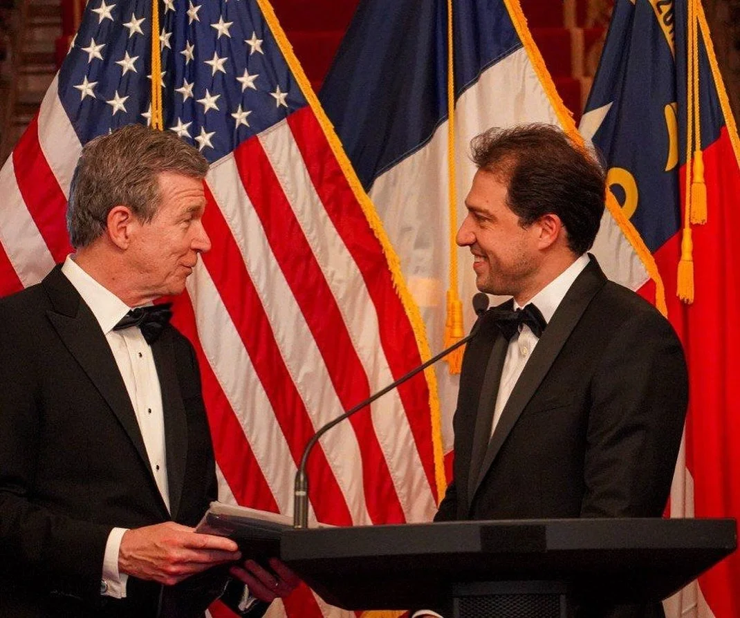 &Agrave; Raleigh en Caroline du Nord pour c&eacute;l&eacute;brer l&rsquo;apprentissage du Fran&ccedil;ais 🇺🇸 

Merci au Gouverneur @roycoopernc fervent d&eacute;fenseur du Fran&ccedil;ais et r&eacute;el soutien &agrave; son d&eacute;veloppement.
Me