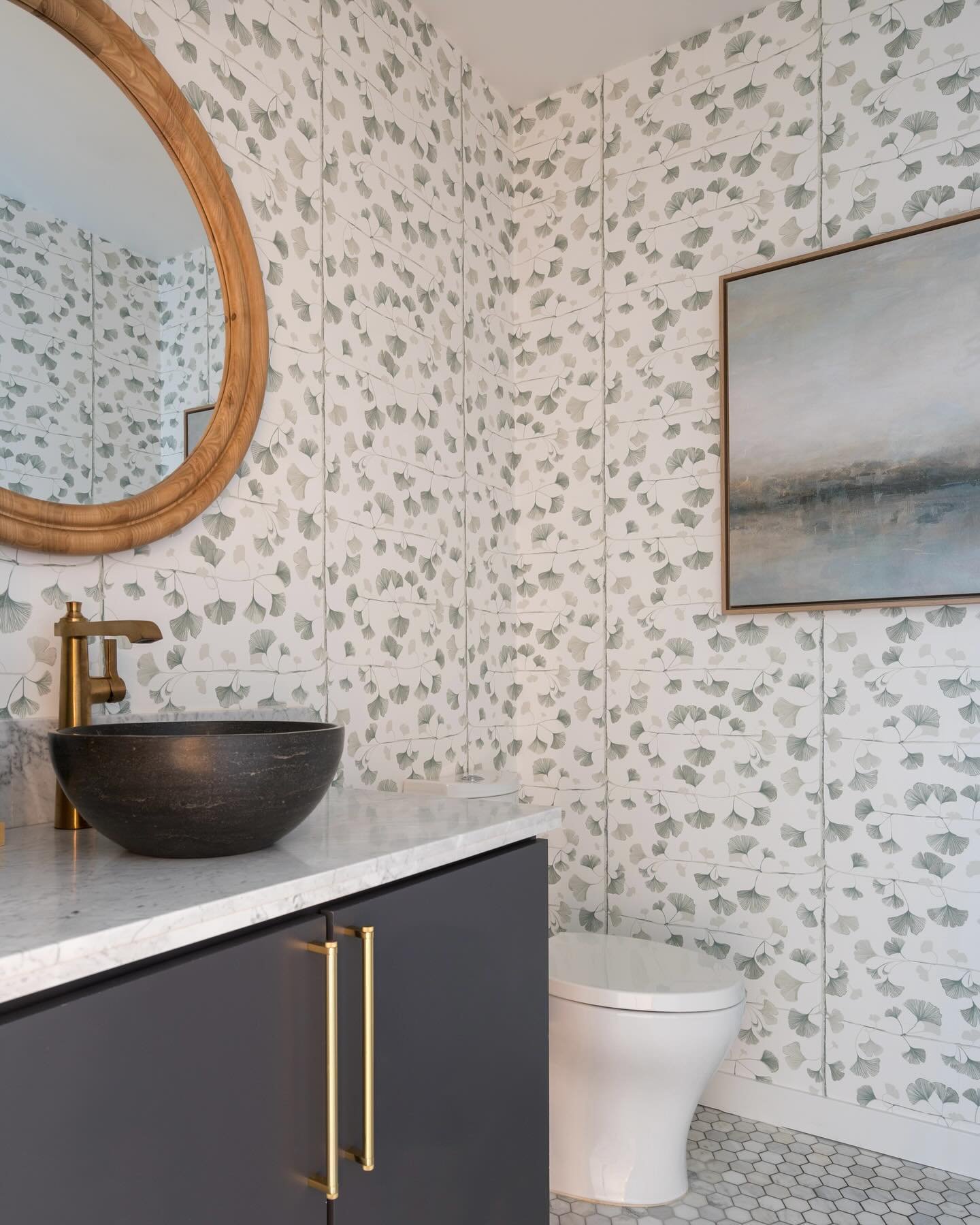 A warm and tranquil powder room&rsquo;s transformation