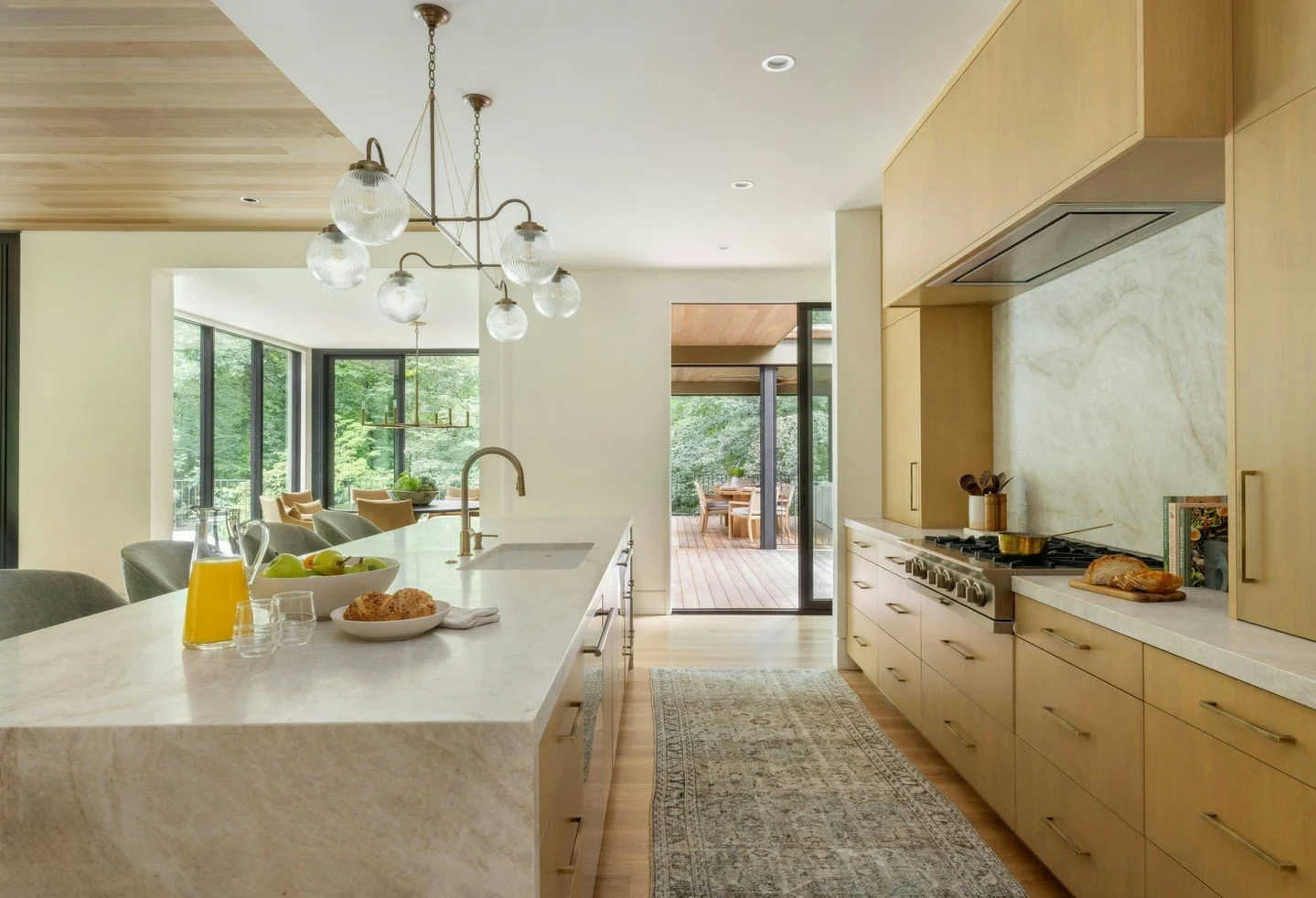 This kitchen was the product of true collaboration between our homeowners and @arcade_architecture_interiors. The layout creates distinct zones for easy flow, with a hidden scullery behind the main space.

Photography: @auralakephotography

Vendors: 
