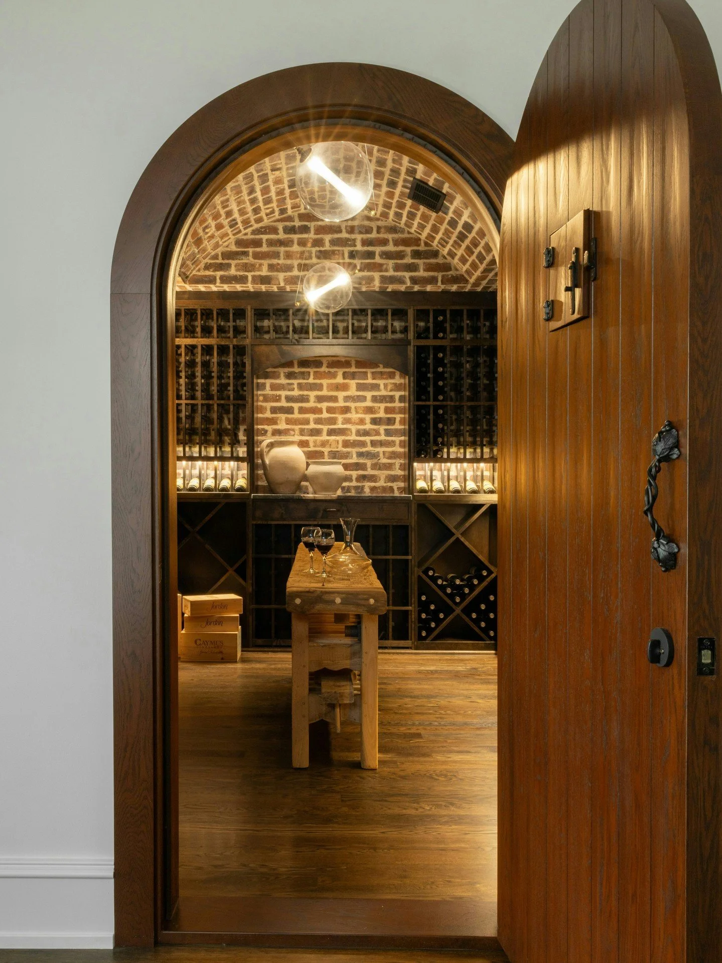 A toast to the new year, and to the spaces that bring people together.

Builder: @willjohnsonbuilding
Interiors: @designbytula
Photography: @auralakephotography