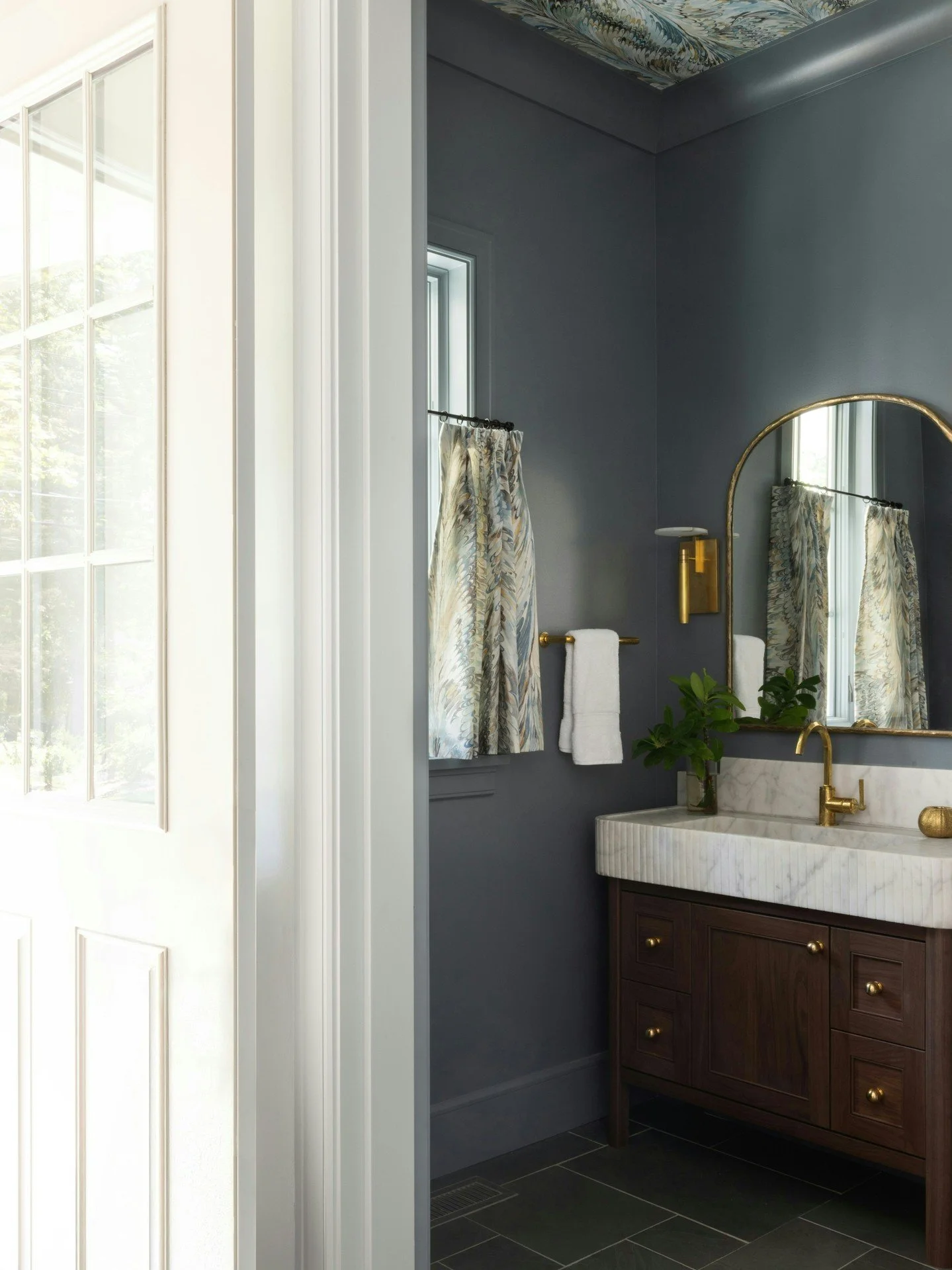 #WallpaperWednesday &mdash; but make it unexpected.

Photography: @auralakephotography

&bull;

&bull;

Will Johnson Building Company | WJBC | Chapel Hill Builder | Durham Builder | Custom Home Builder | Chapel Hill Best Of | Design Build Firm | Chap