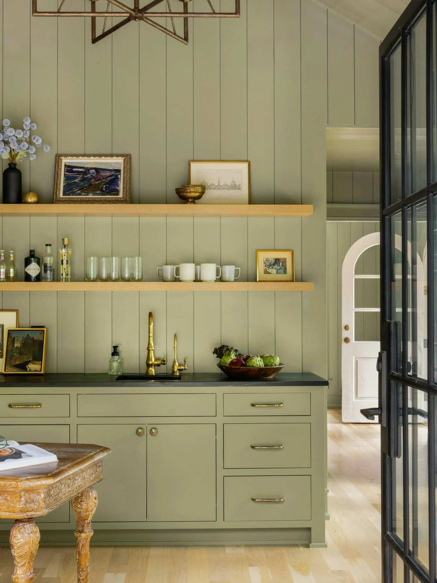 A little white cottage added alongside our client's main home in Chapel Hill. A space that can evolve with our client's needs.

This cottage currently serves as a space for guests, as well as a home office. Built with functionality in mind, it gives 