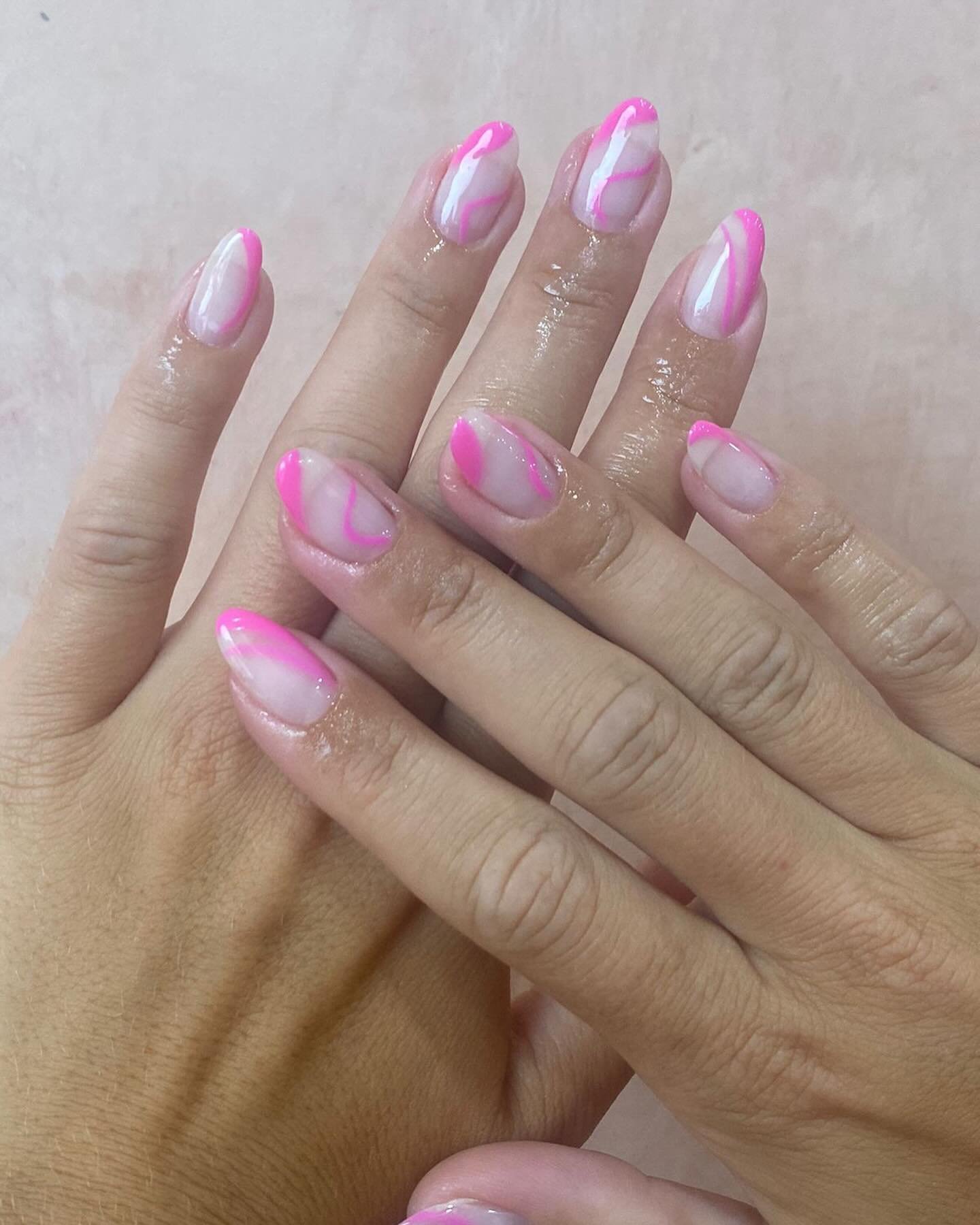 Make it #barbie but with a twist 🙄💕💗 How perfect are these pink swirls on our clients nails yesterday?! 😍 

#bali #balinails #manicure #nailart #balinailart #canggunails #canggu #pinknails